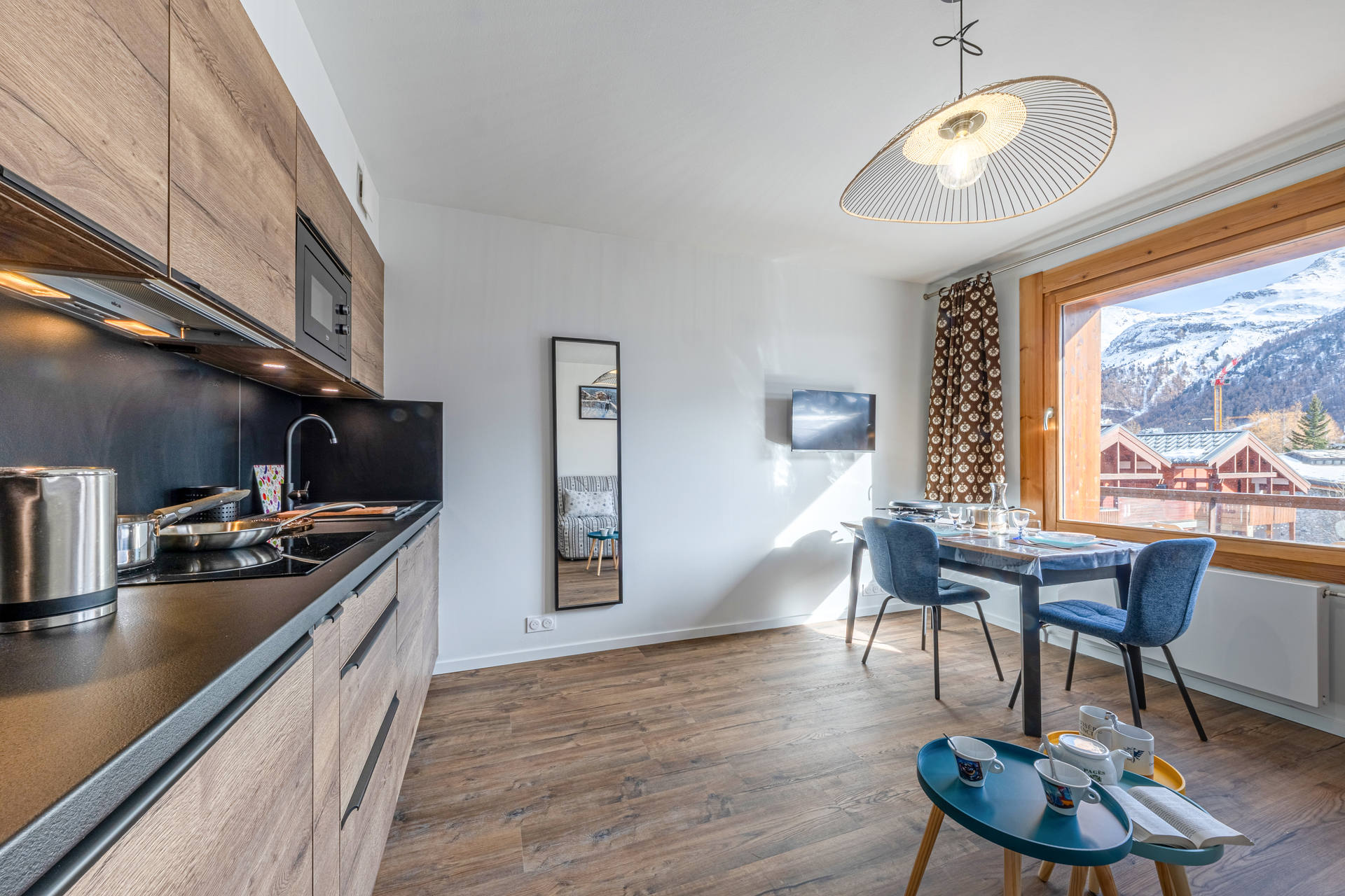 _lv_images__lot_0002340353_03_1456286