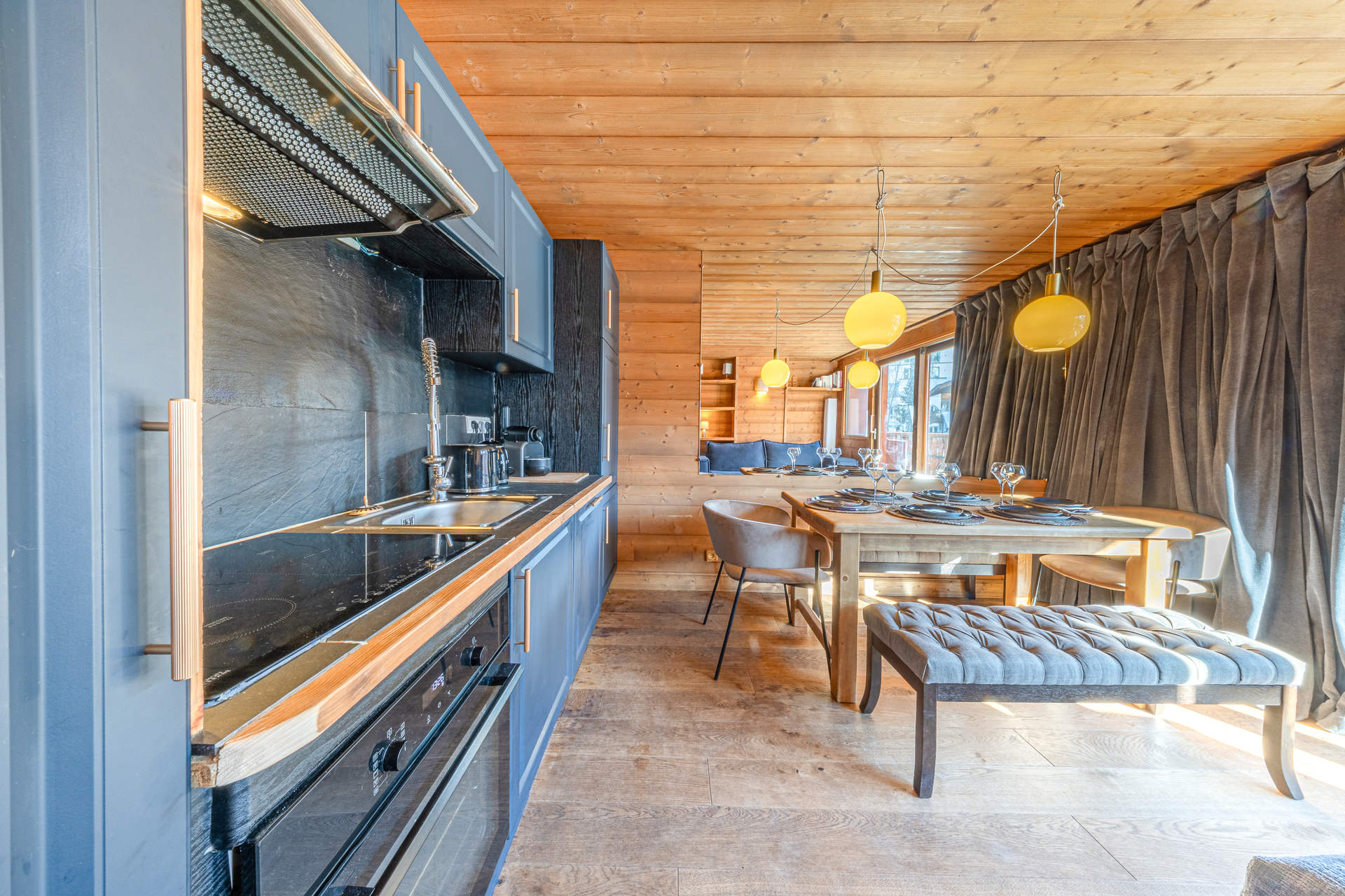 _lv_images__lot_0002340357_03_1455232