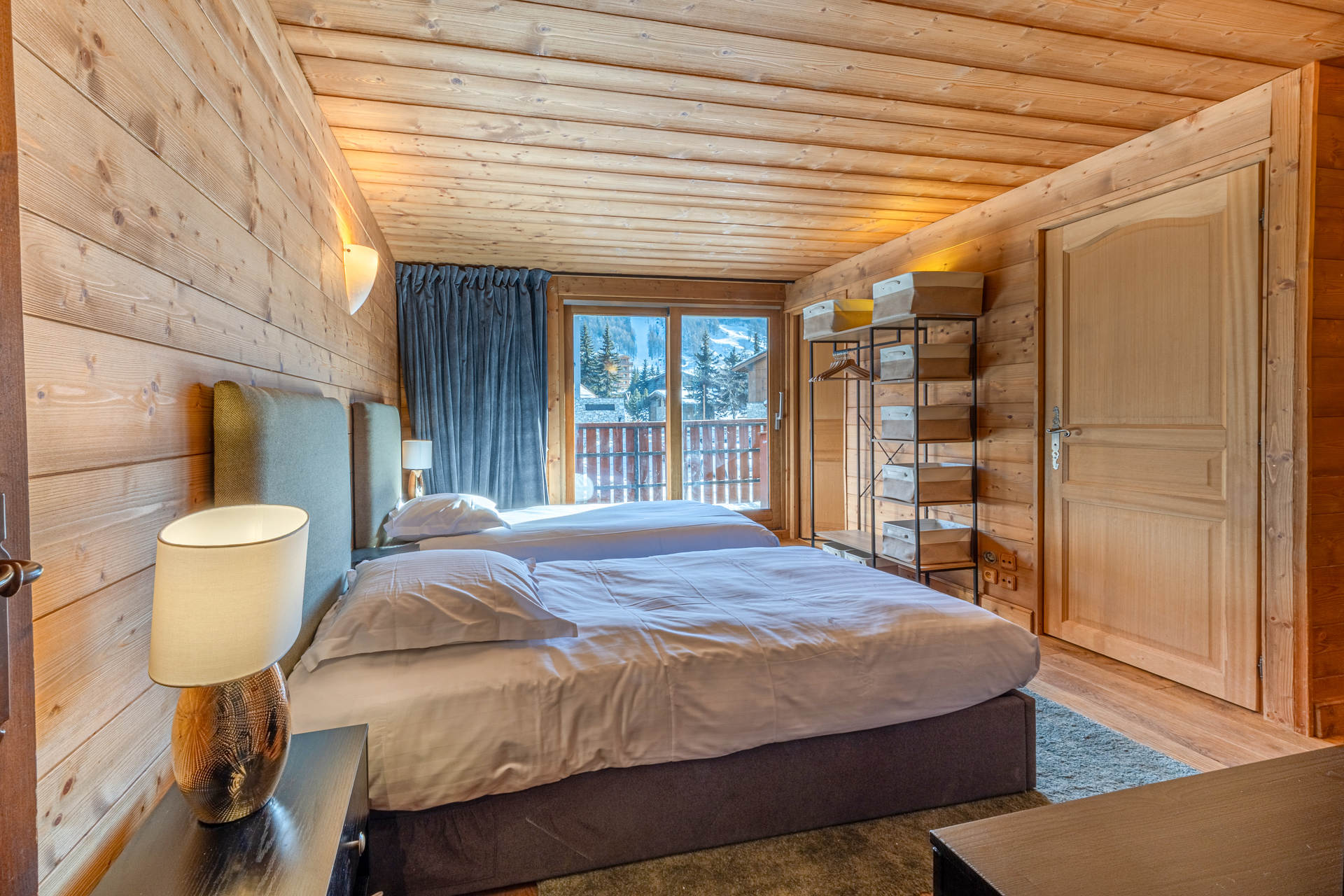 _lv_images__lot_0002340357_06_1455235