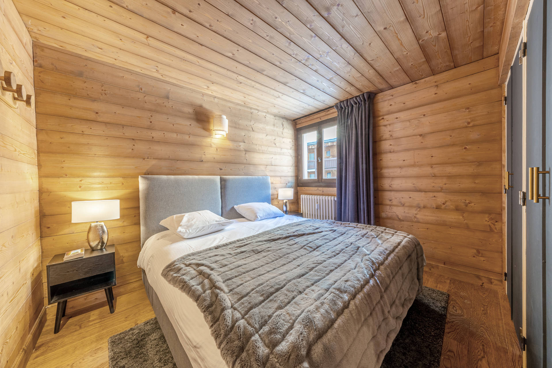 _lv_images__lot_0002340357_10_1455239