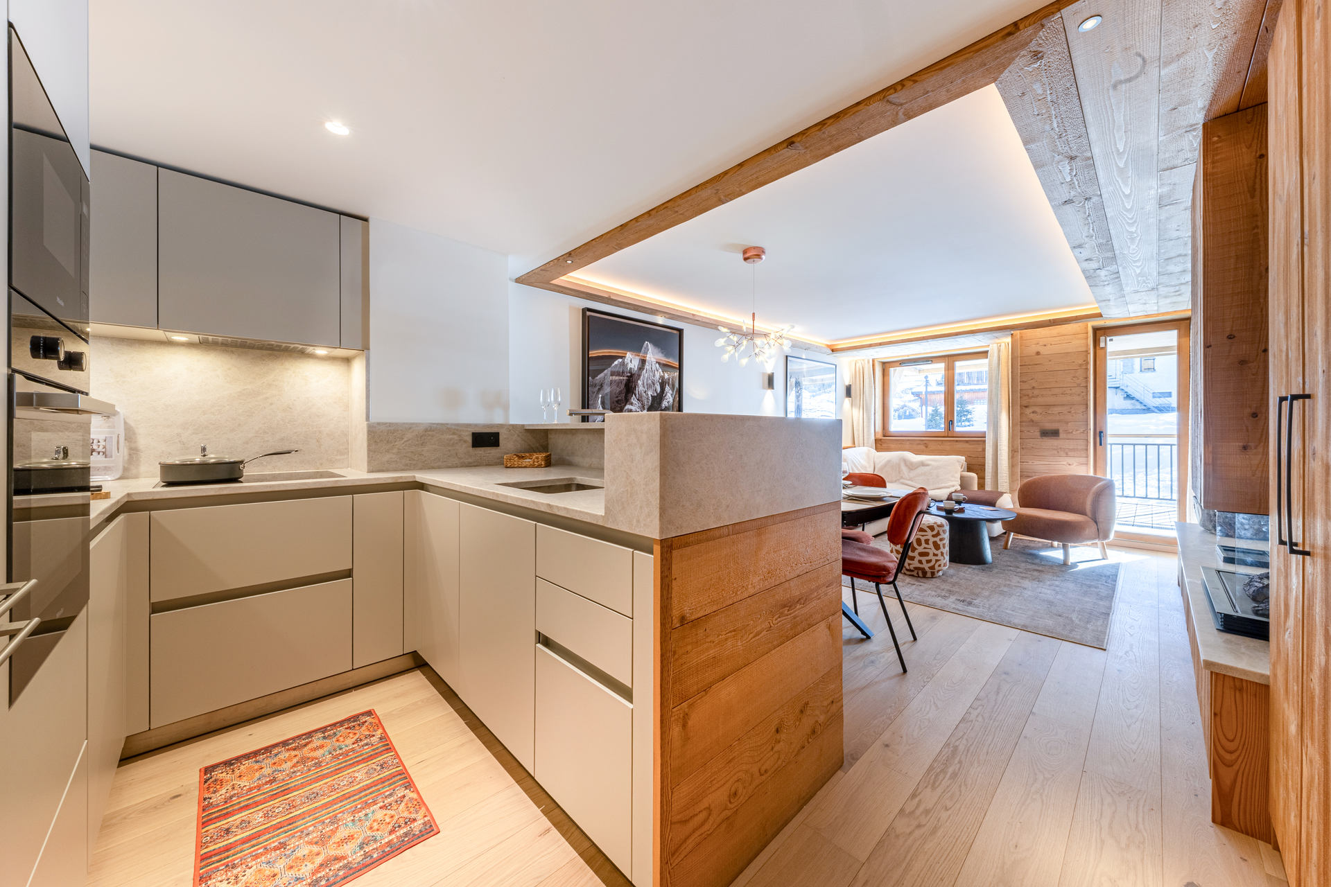 _lv_images__lot_0002340358_06_1455480