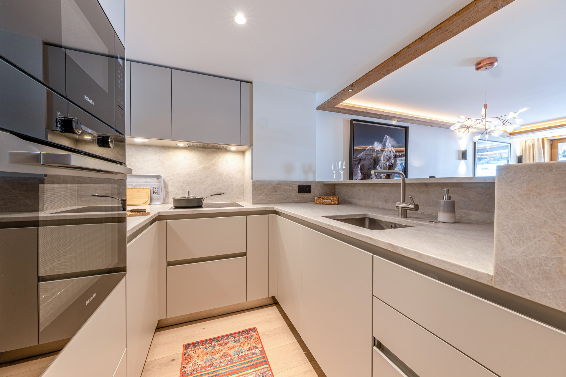 _lv_images__lot_0002340358_07_1455481