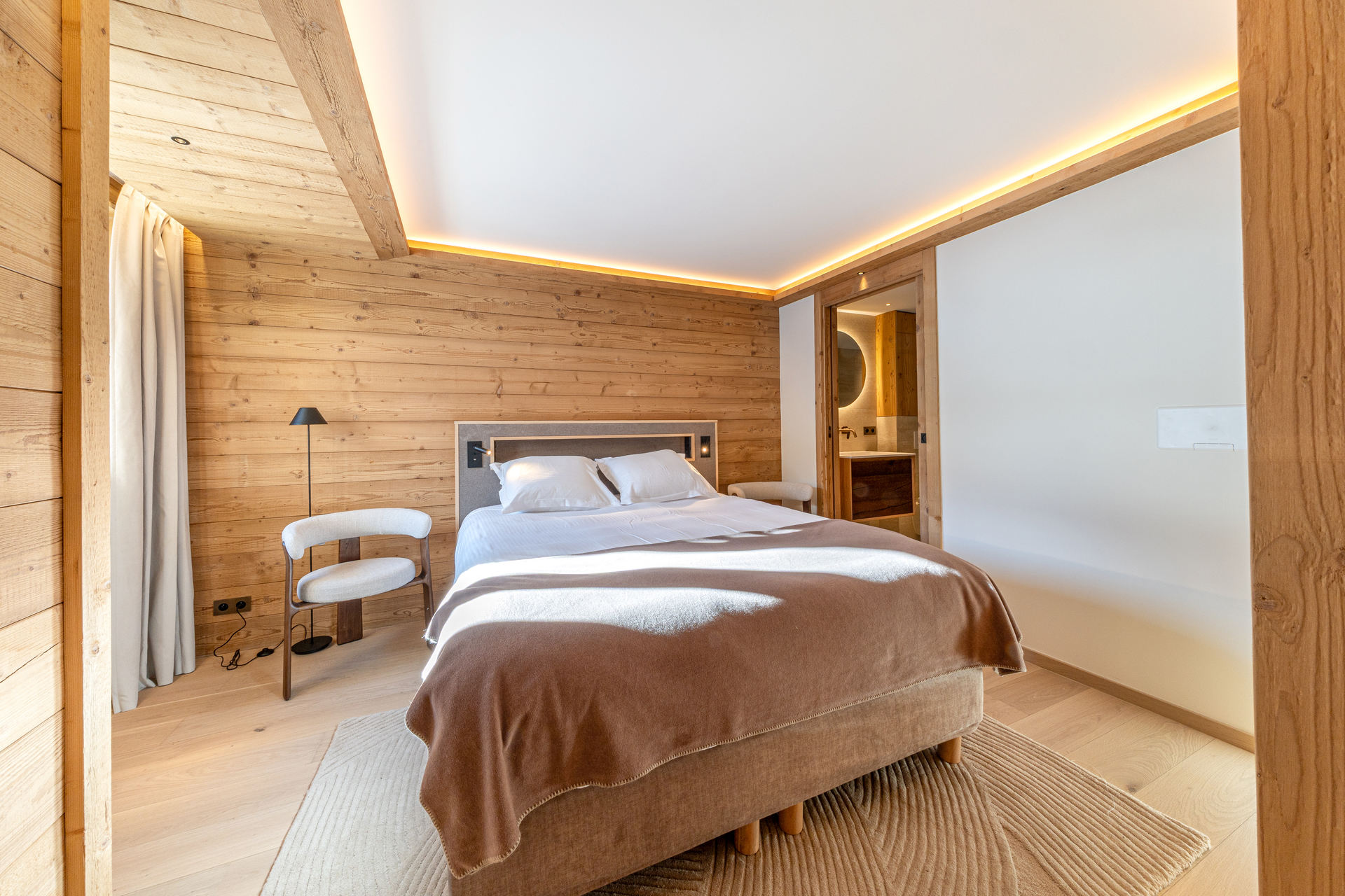 _lv_images__lot_0002340358_08_1455482