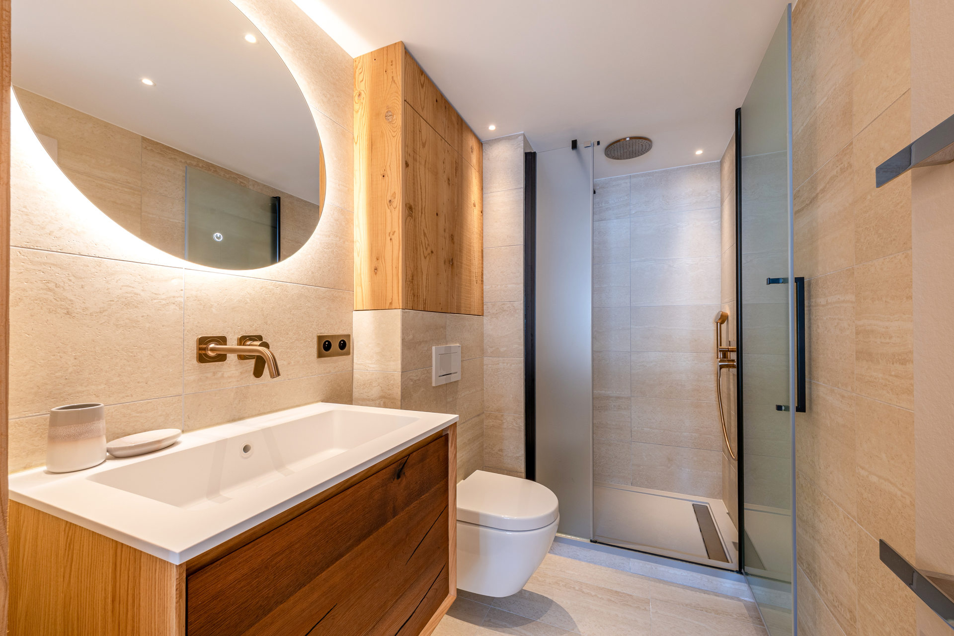 _lv_images__lot_0002340358_10_1455484