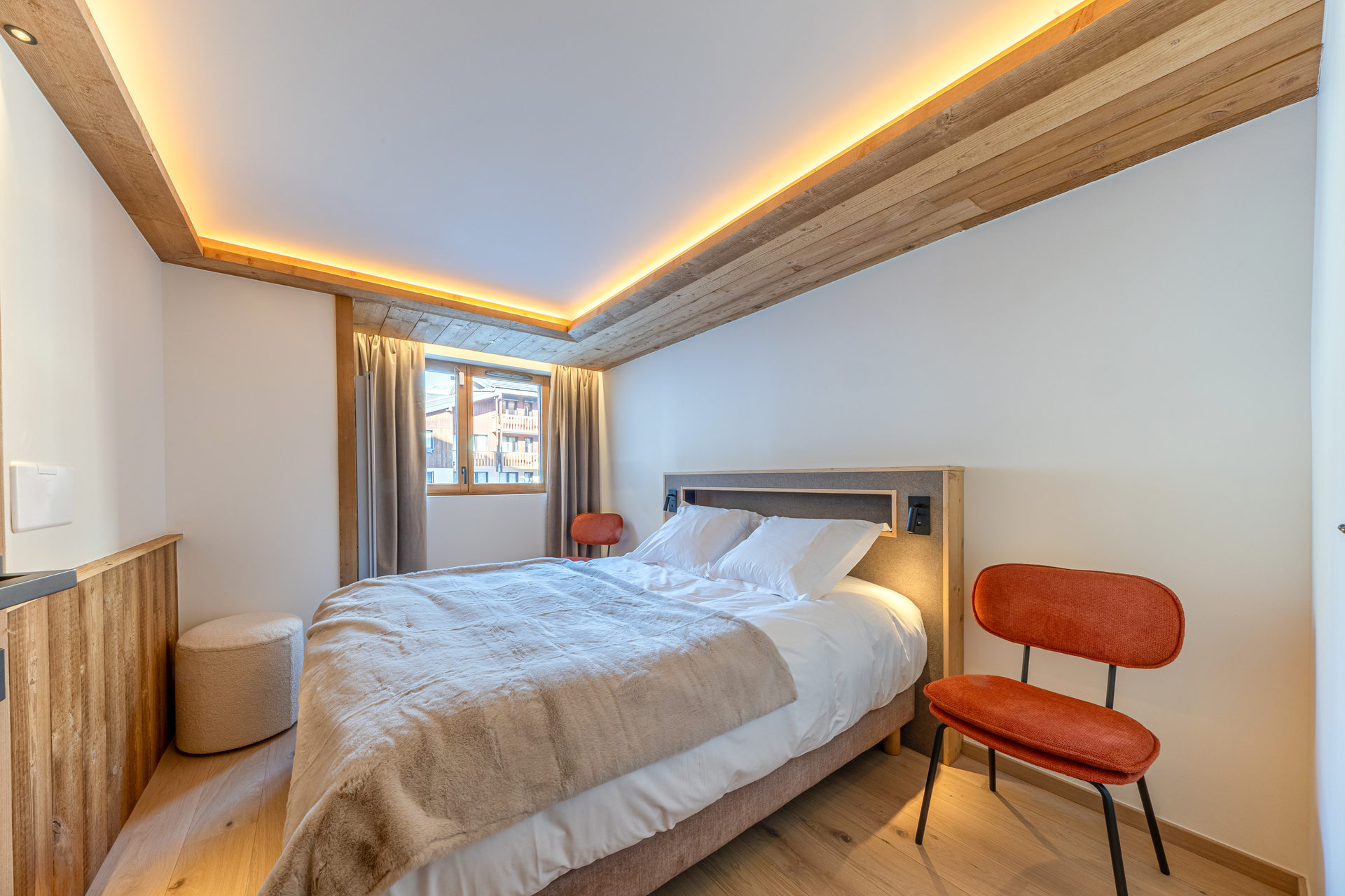 _lv_images__lot_0002340358_13_1455487