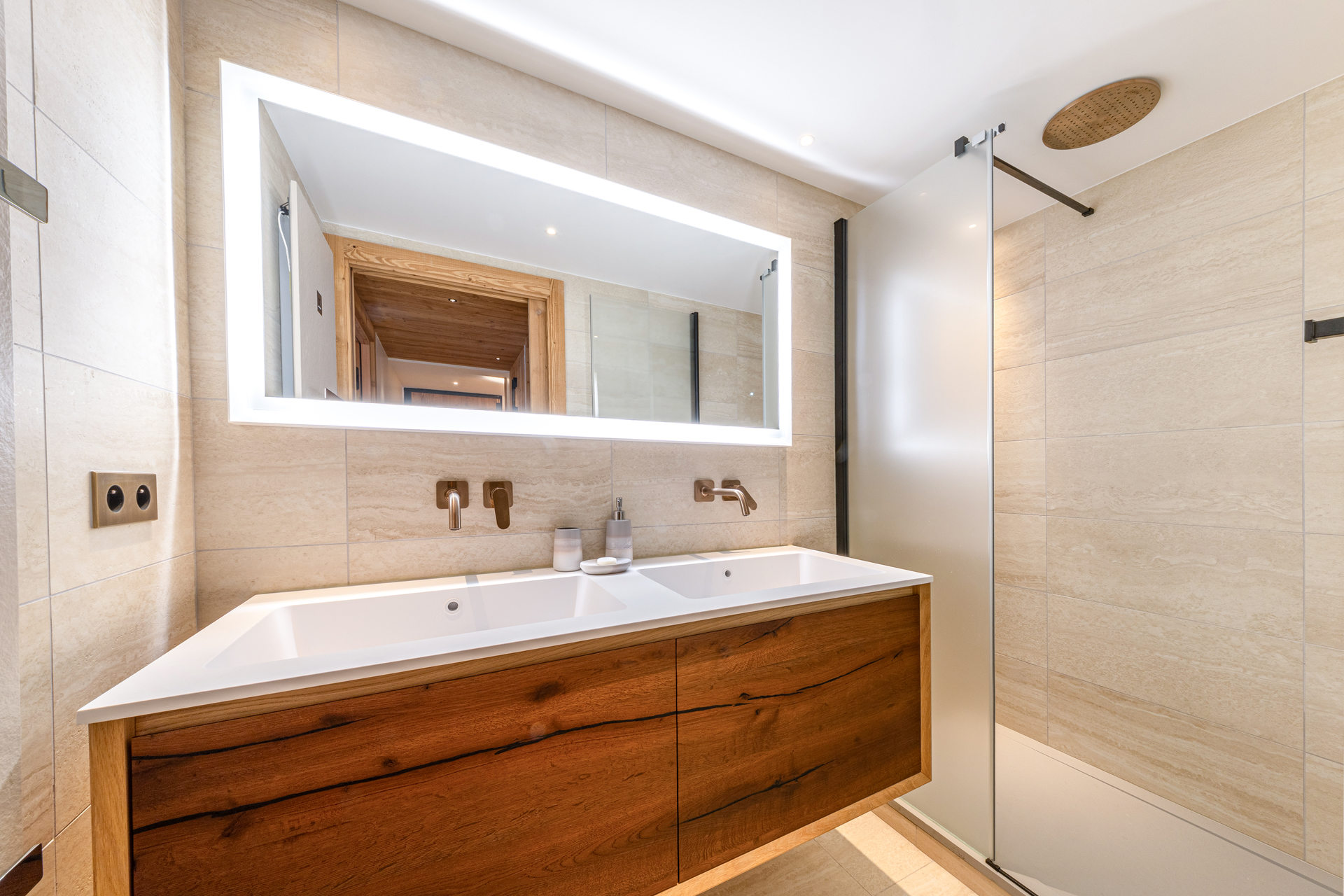 _lv_images__lot_0002340358_14_1455488