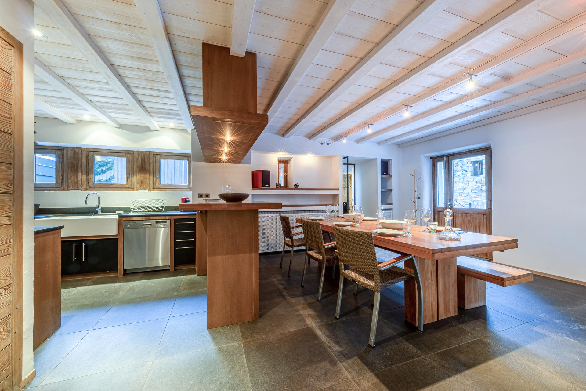 _lv_images__lot_0002340359_03_1454520