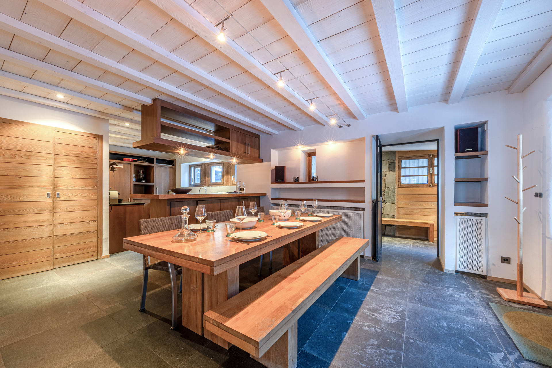 _lv_images__lot_0002340359_04_1454521