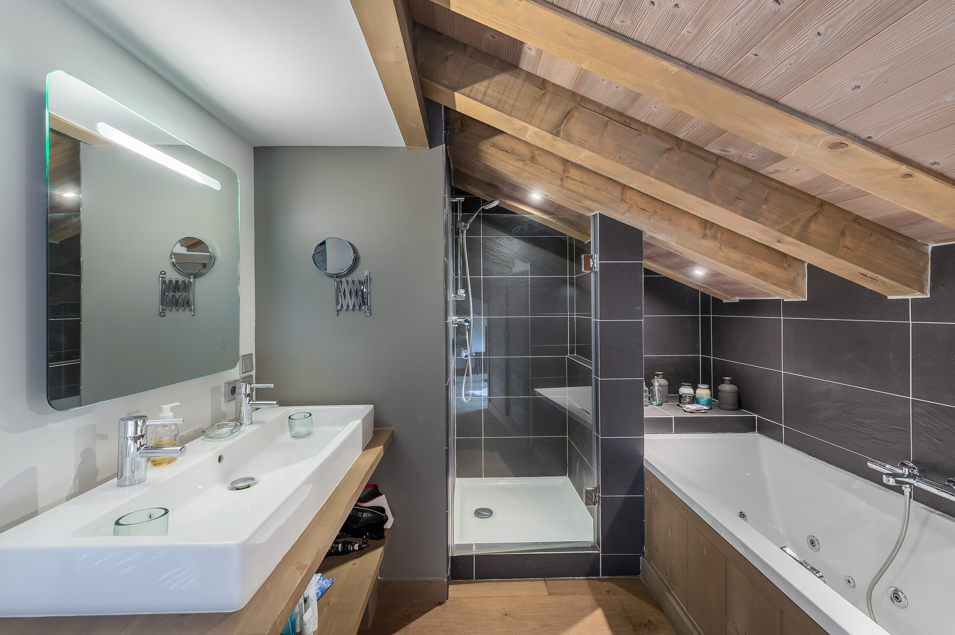 _lv_images__lot_0020010003_16_1448592