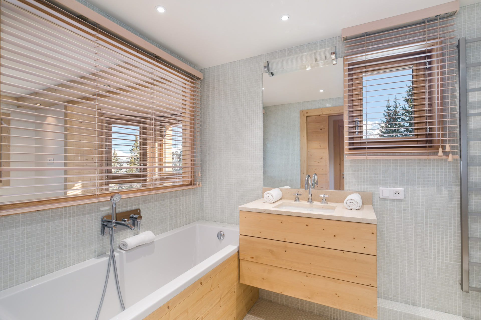 _lv_images__lot_0060510603_09_1448764