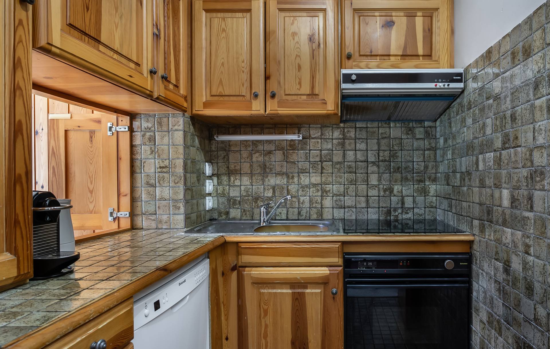 _lv_images__lot_0060510627_08_1449109