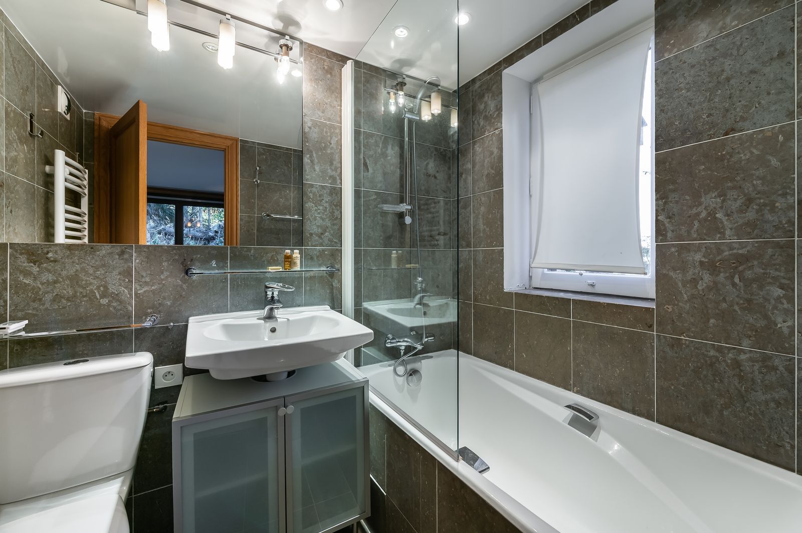 _lv_images__lot_0060510686_08_1448110