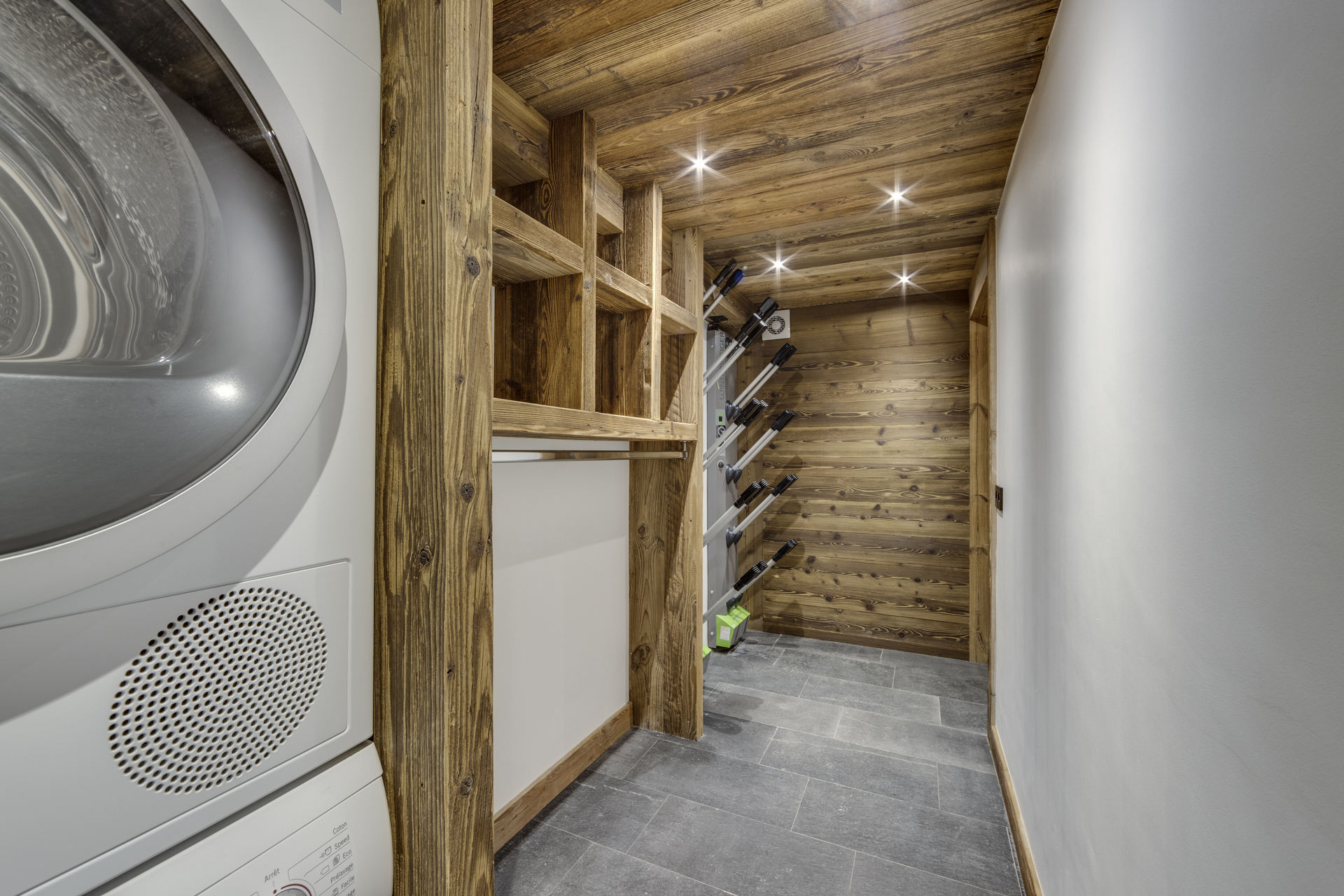 _lv_images__lot_0060510767_12_1446376