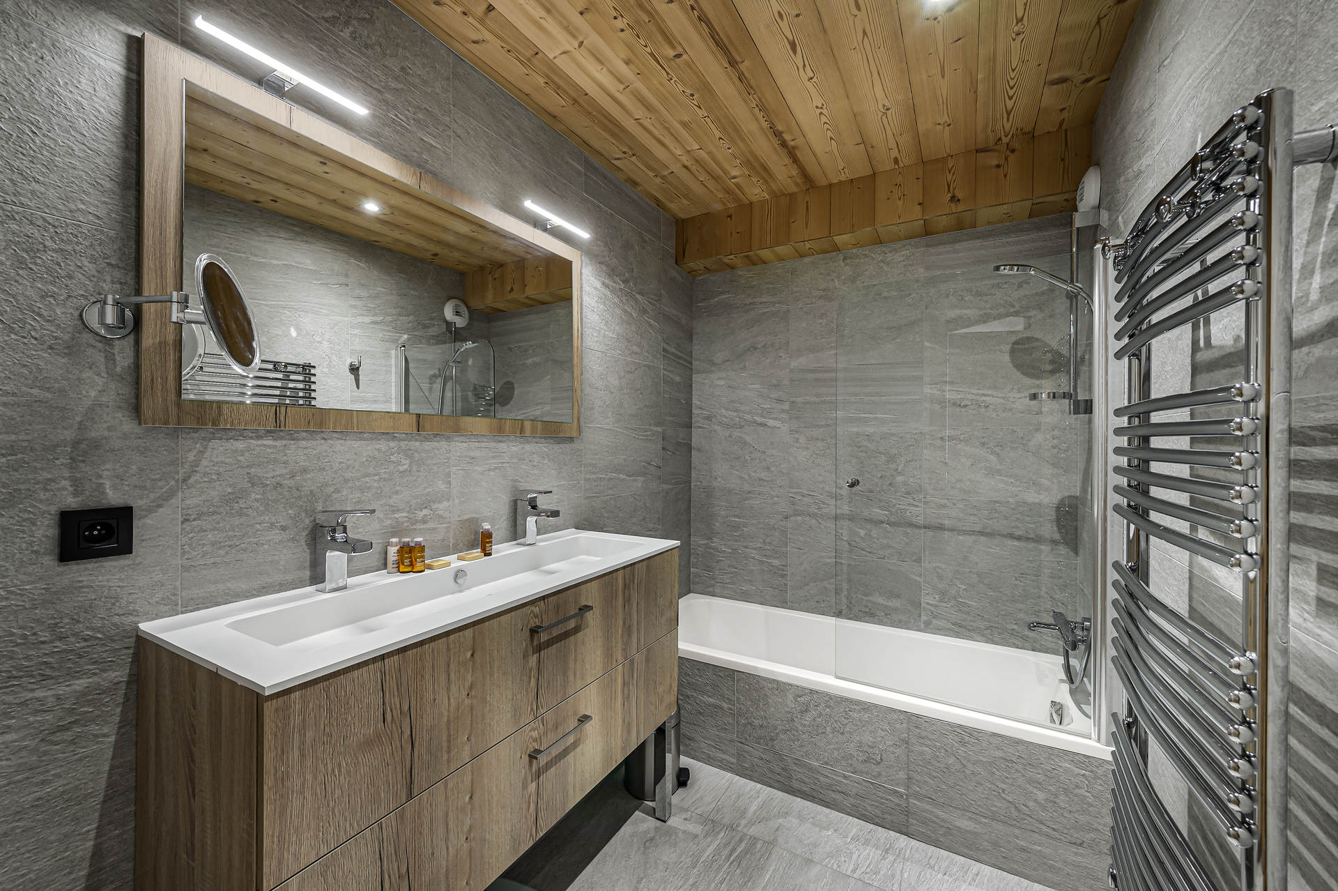 _lv_images__lot_0060510818_08_1445882