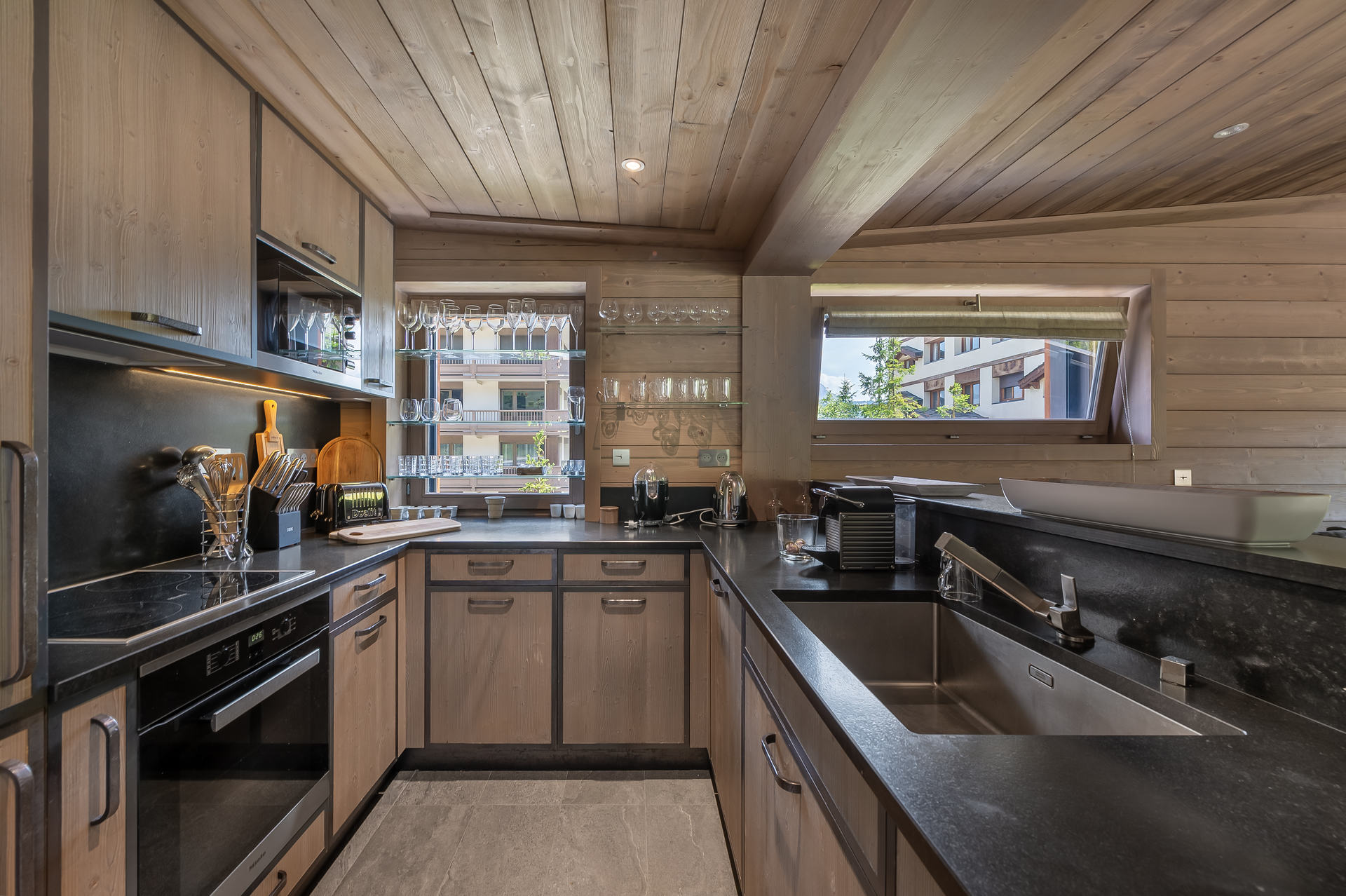 _lv_images__lot_0060510977_04_1448375