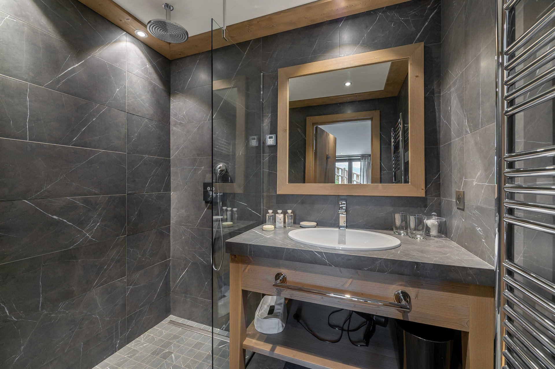 _lv_images__lot_0060510977_13_1448383