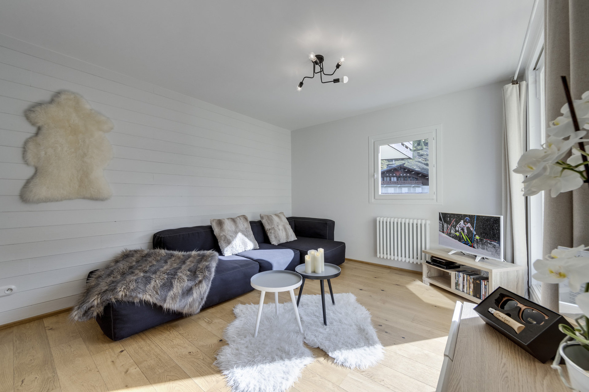 _lv_images__lot_0074061389_03_1446929