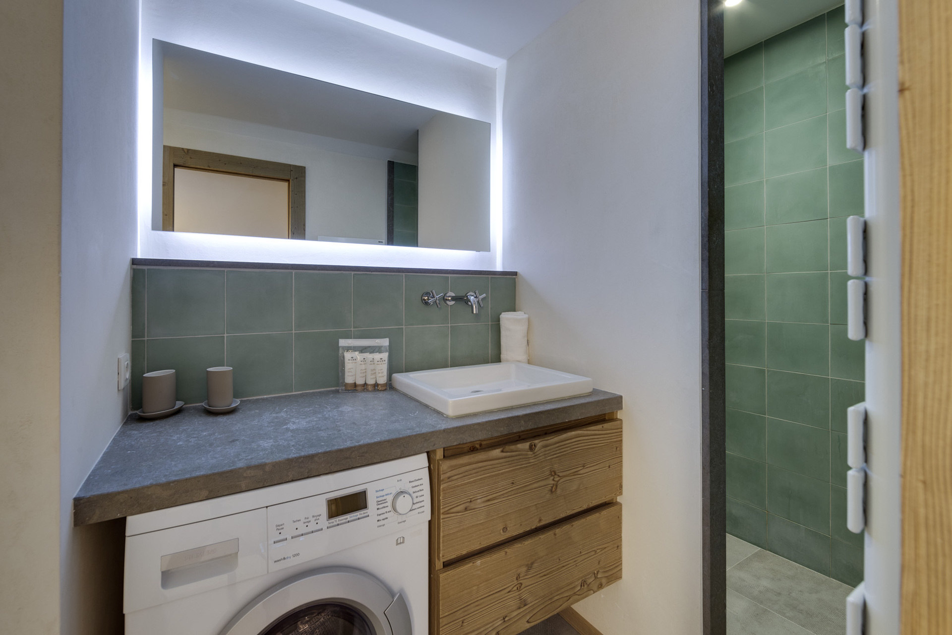 _lv_images__lot_0074061605_05_1446920