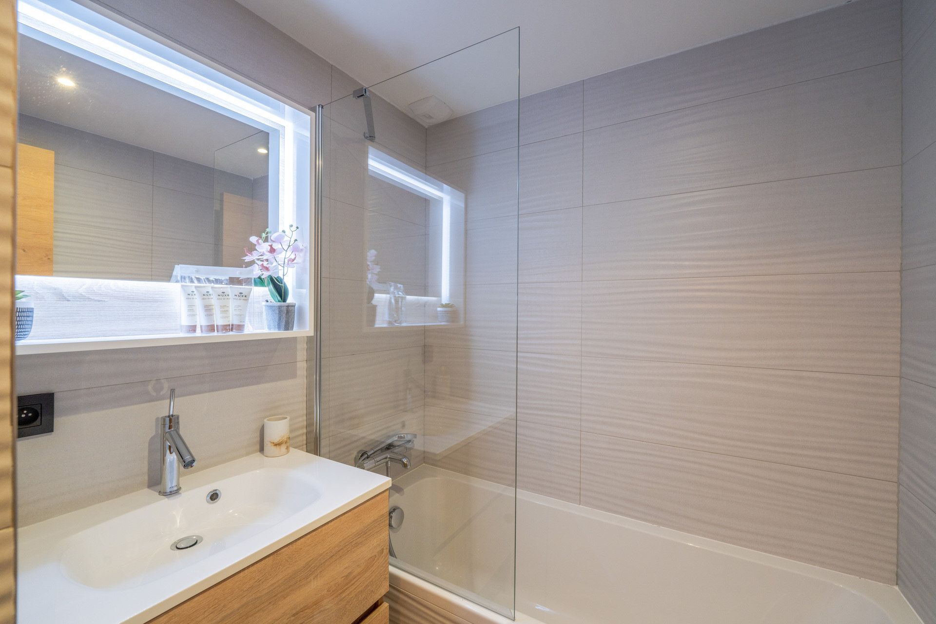 _lv_images__lot_0074061711_10_1445370