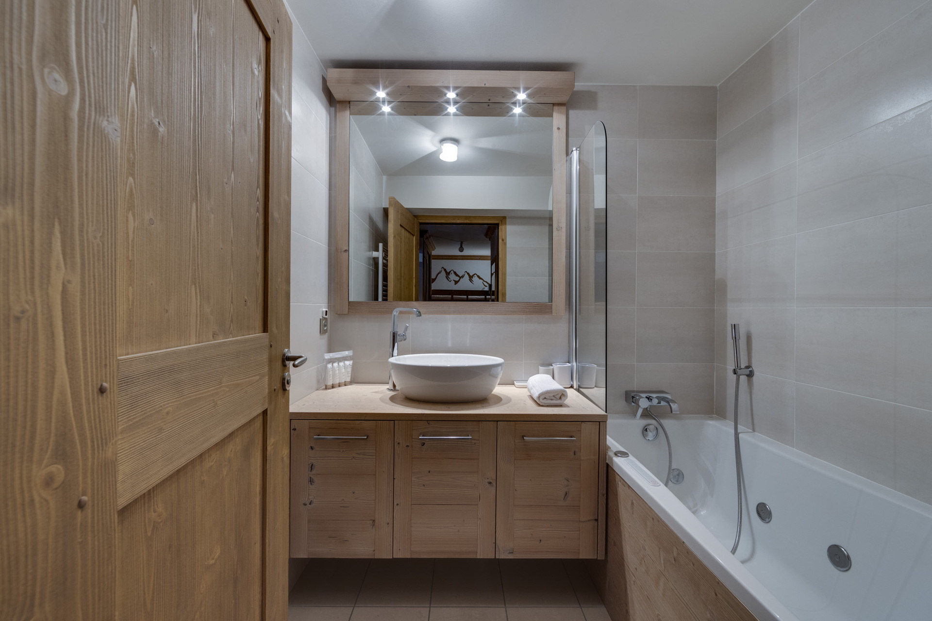 _lv_images__lot_0074061721_06_1446975