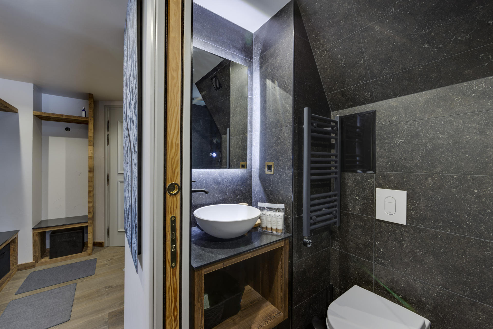 _lv_images__lot_0074061741_11_1447960