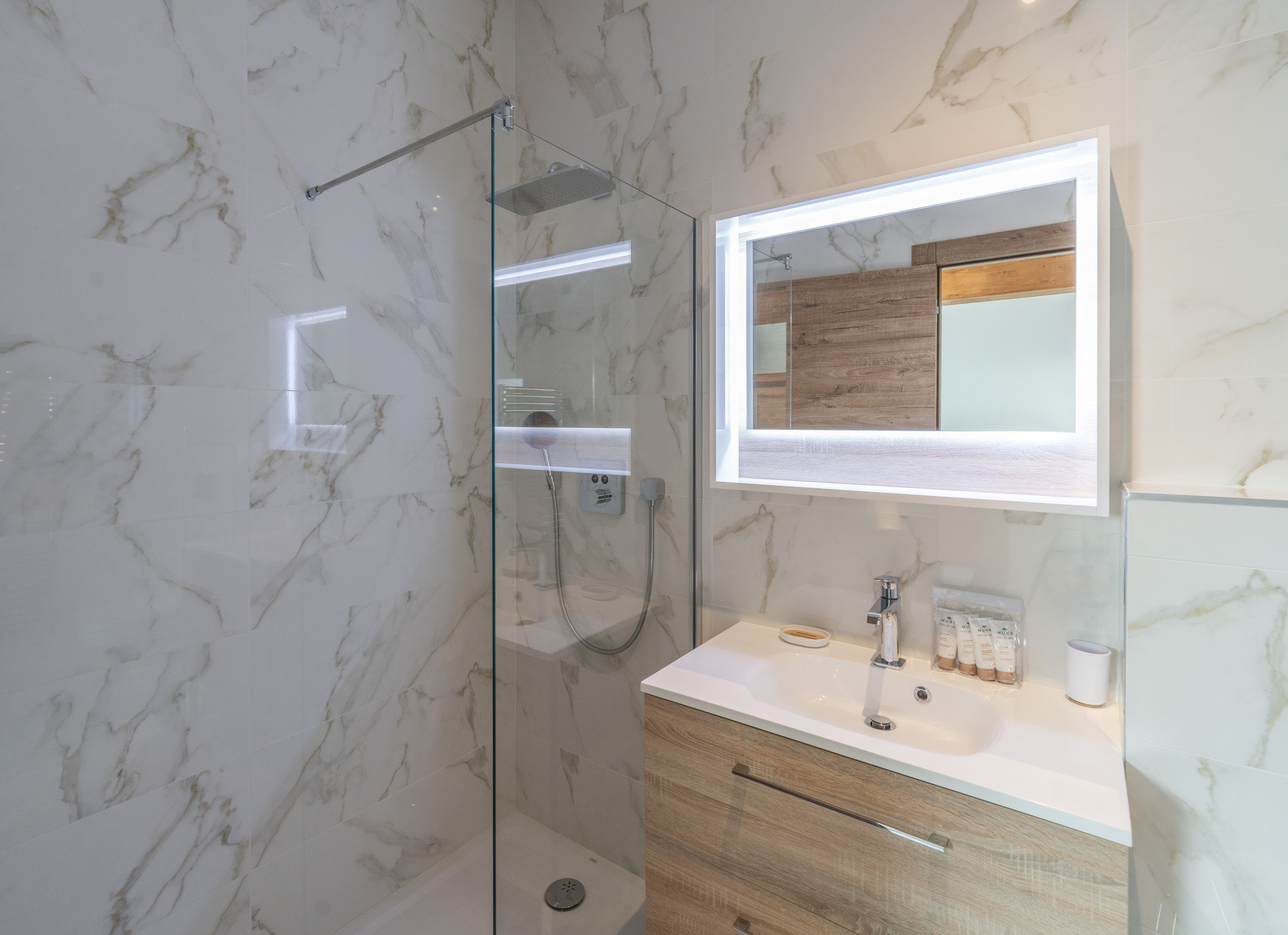 _lv_images__lot_0074061774_08_1445391