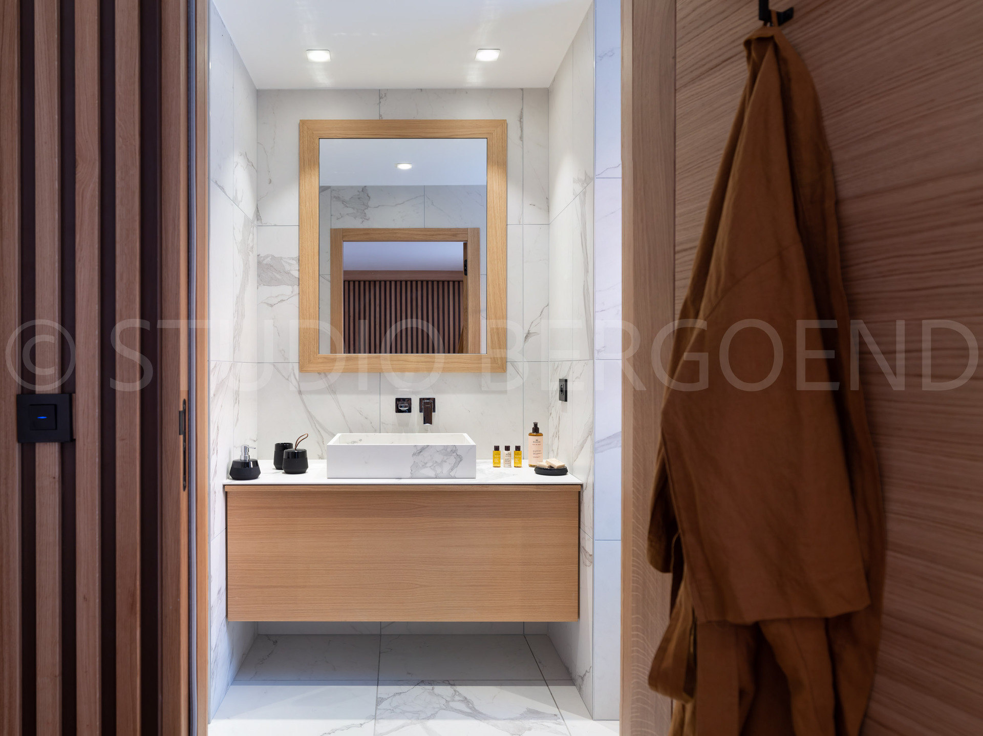 _lv_images__lot_0074061808_14_1342885