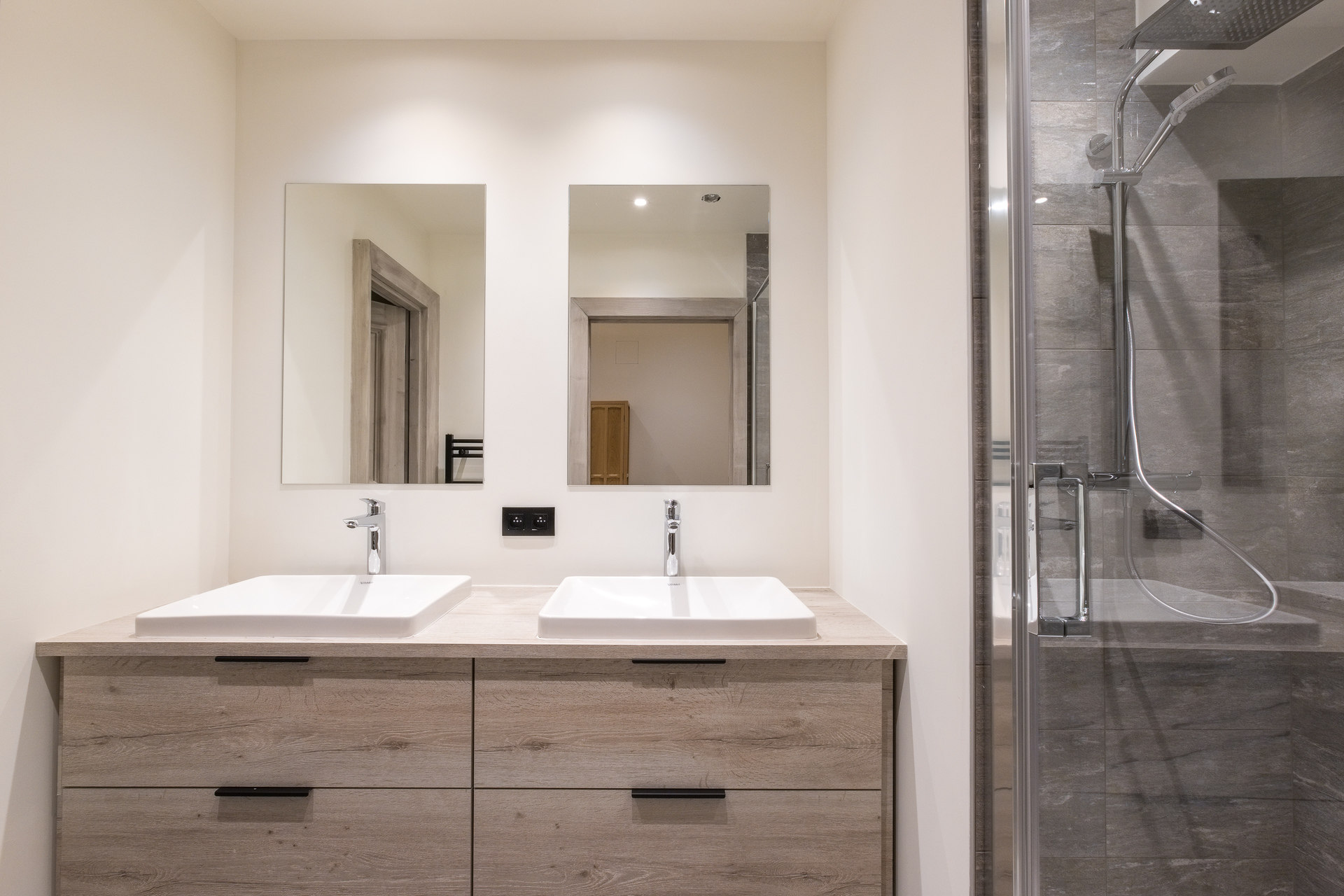 _lv_images__lot_0074061818_08_1448134