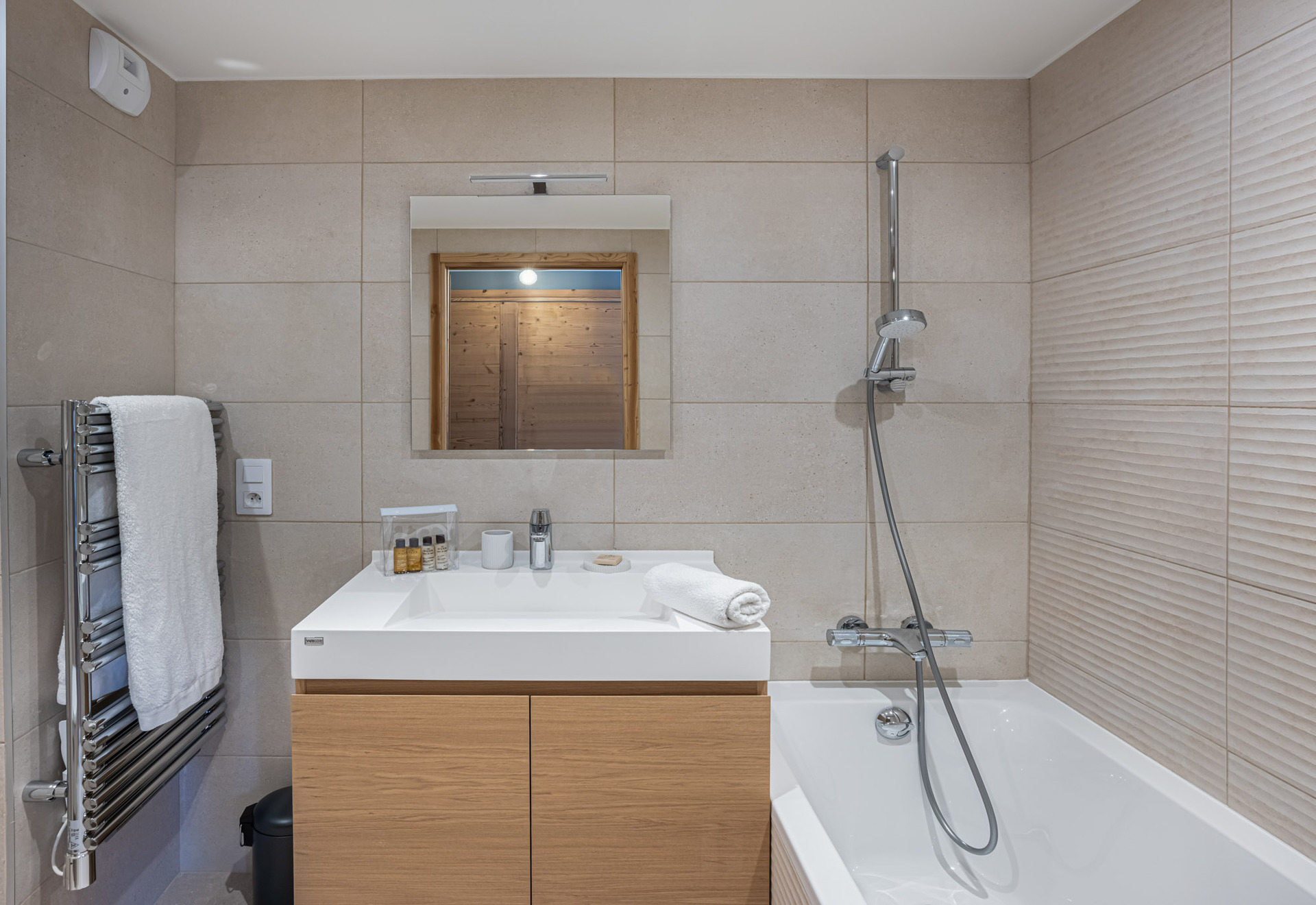 _lv_images__lot_0074061861_15_1445315