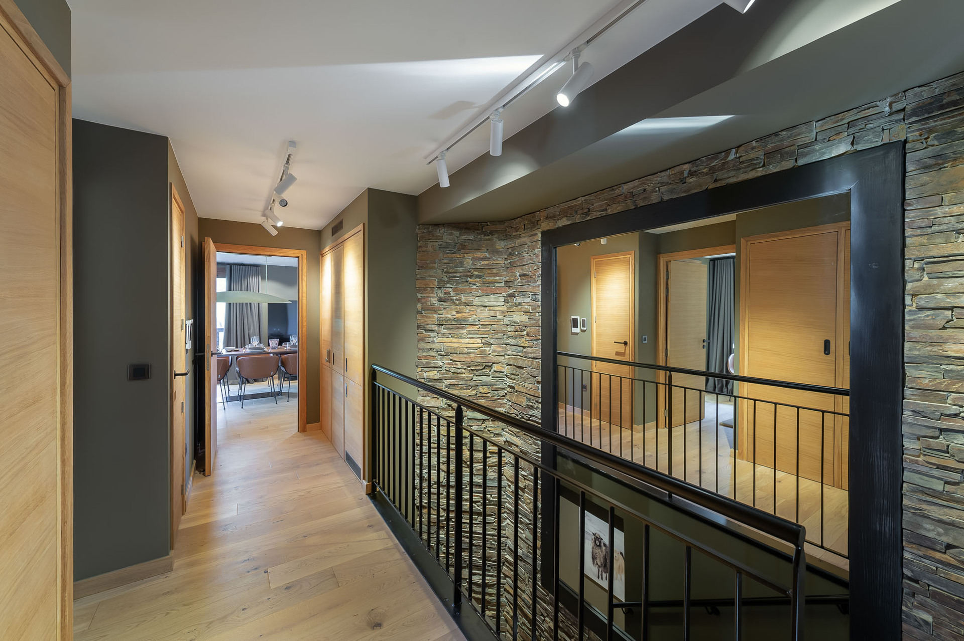 _lv_images__lot_0074061865_09_1445353