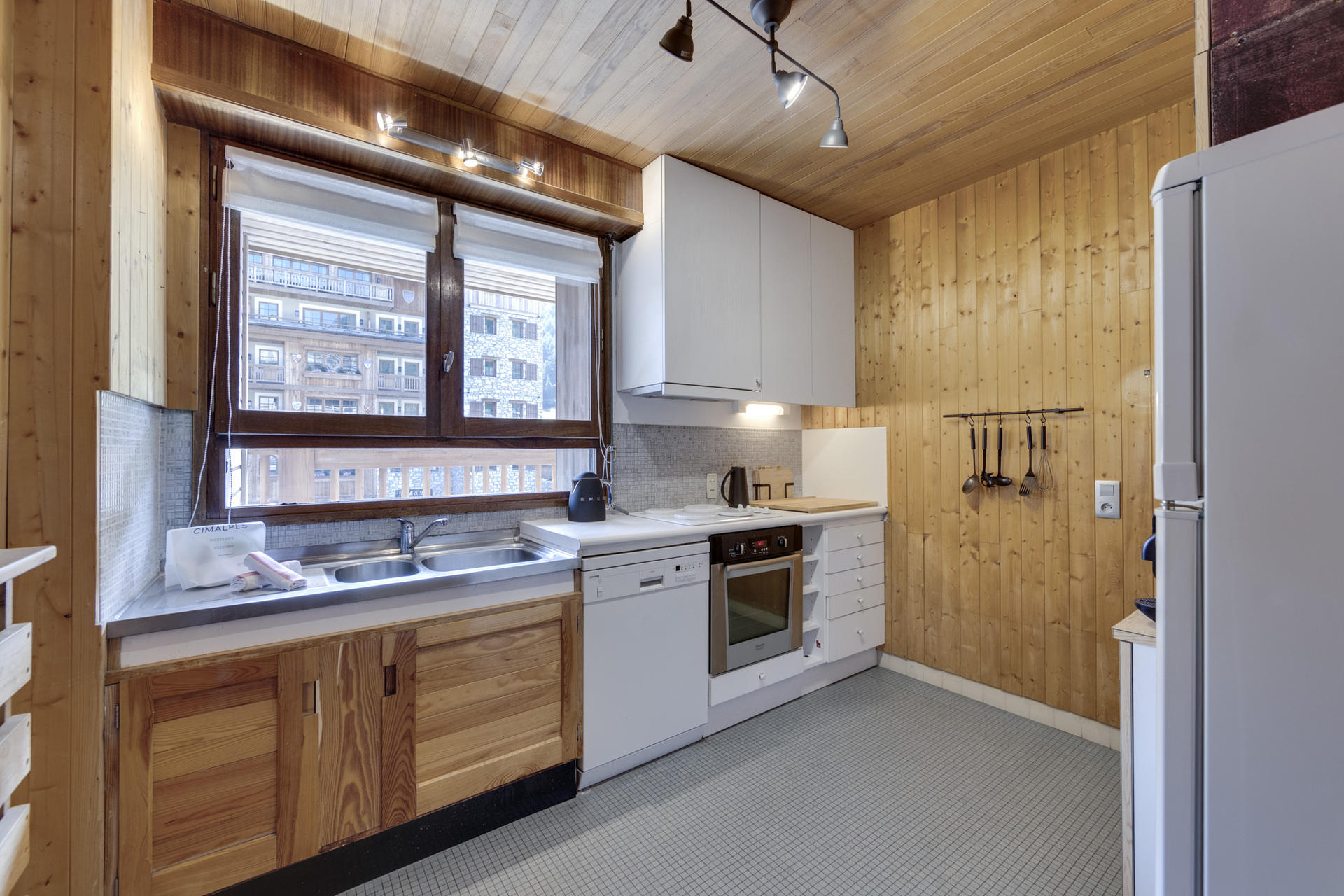 _lv_images__lot_0074061878_04_1446987