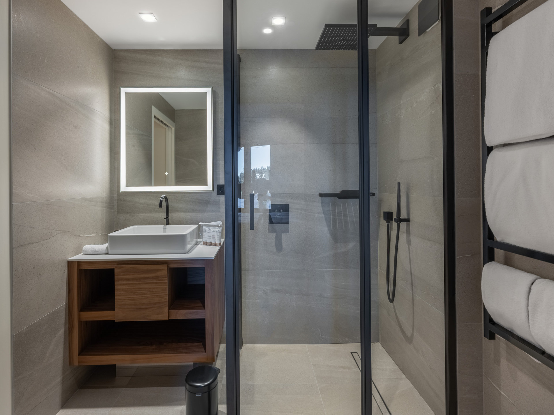 _lv_images__lot_0074061903_06_1448887