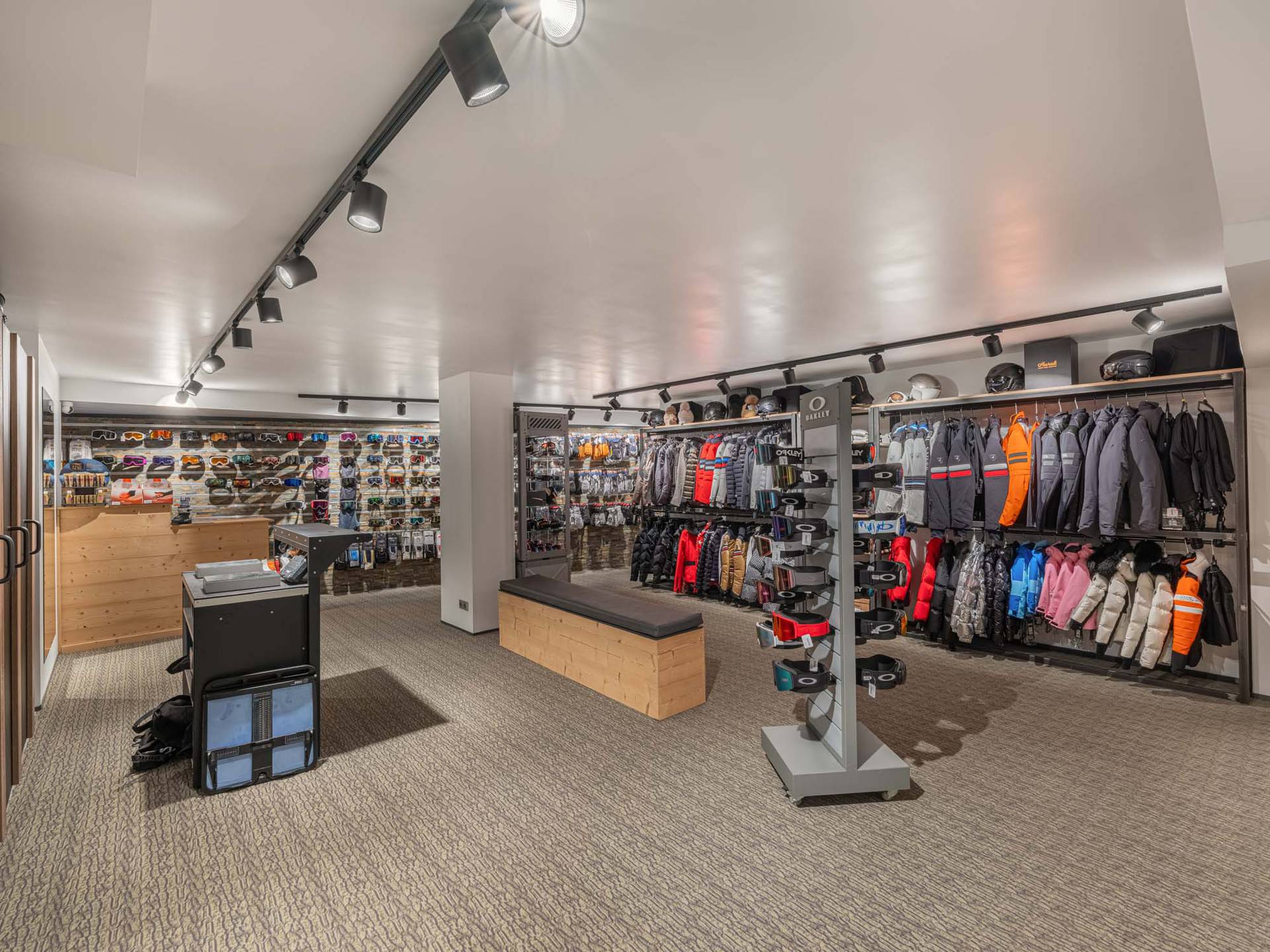 _lv_images__lot_0074061906_13_1448496