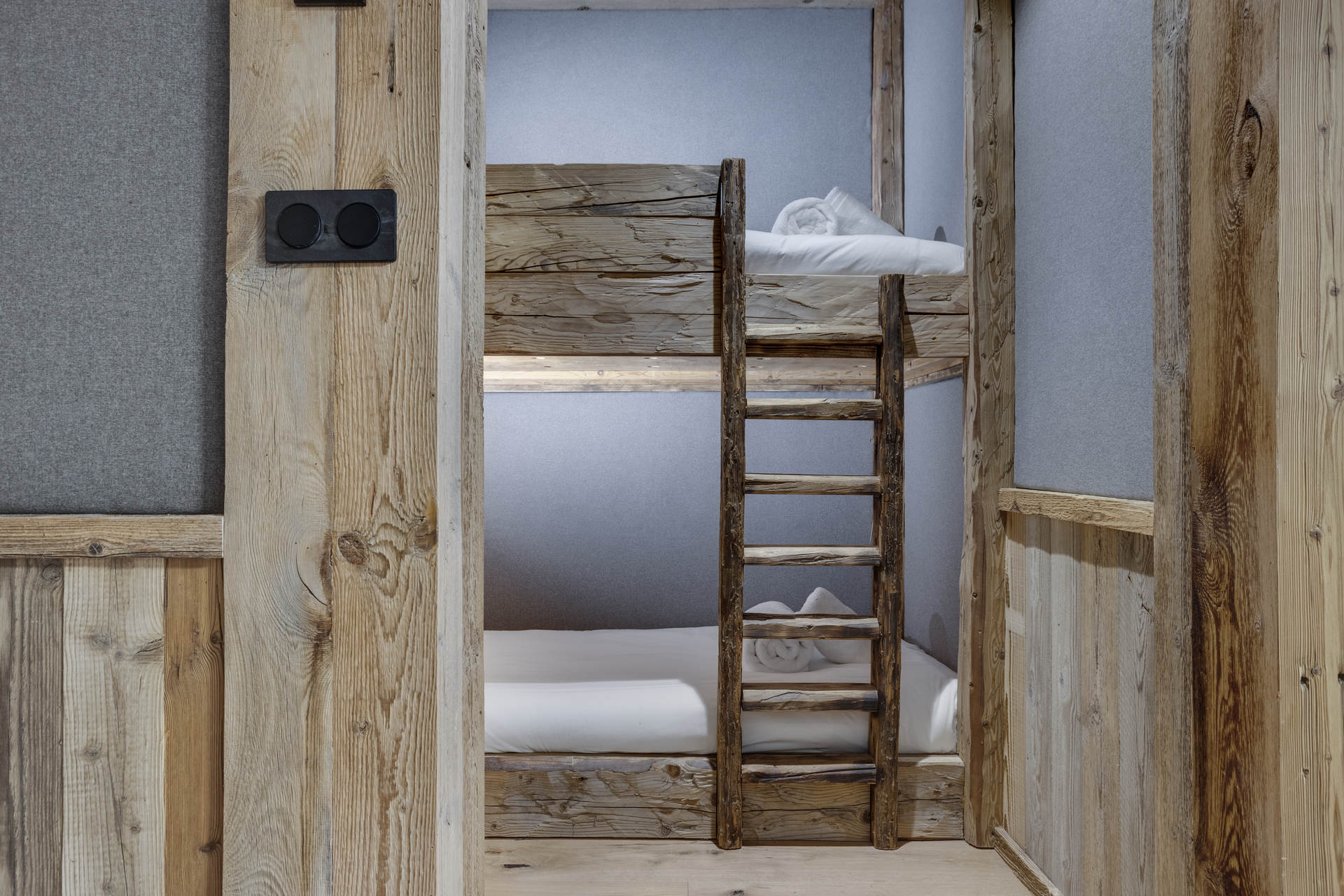 _lv_images__lot_0074061915_08_1446404