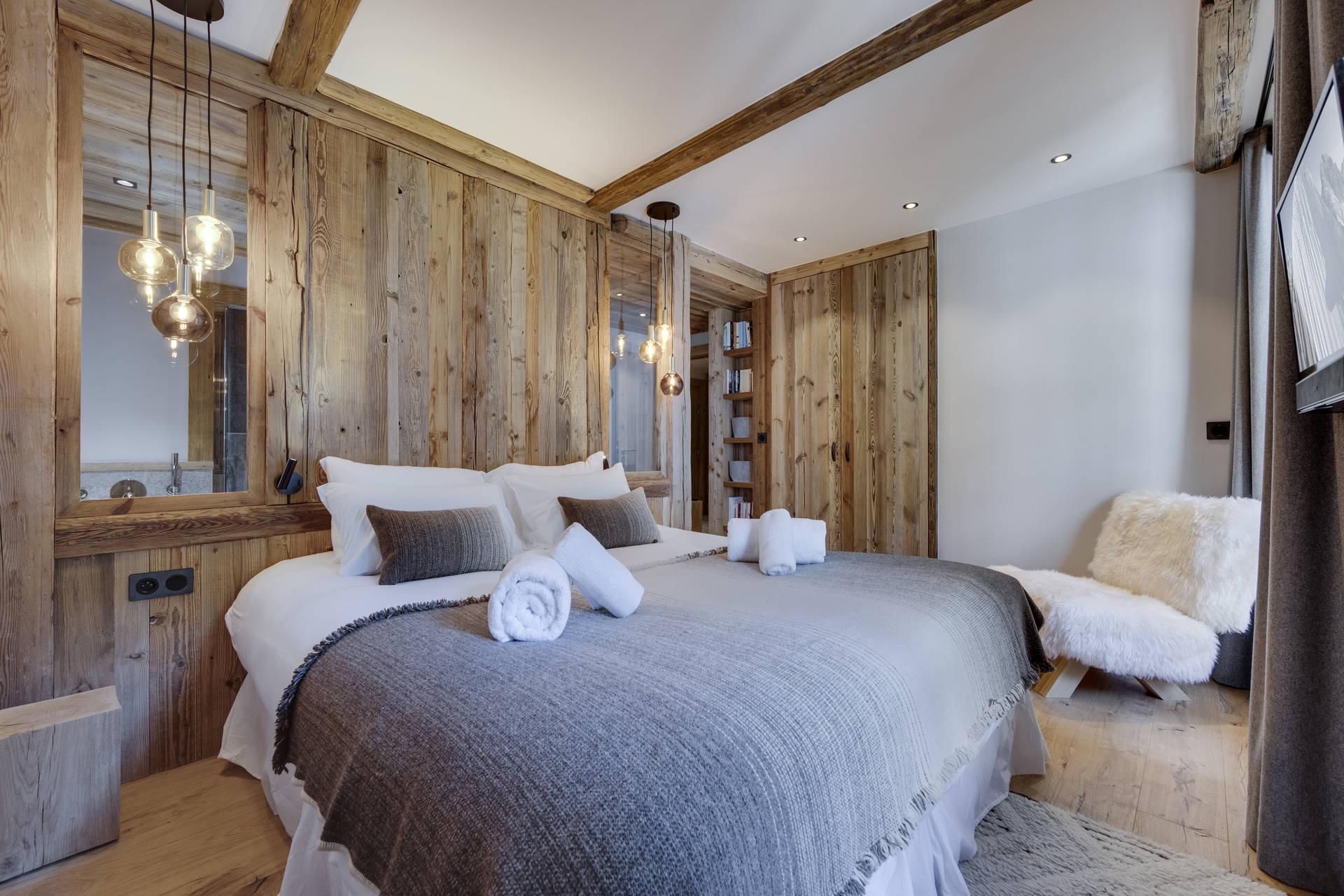 _lv_images__lot_0074061915_12_1446408