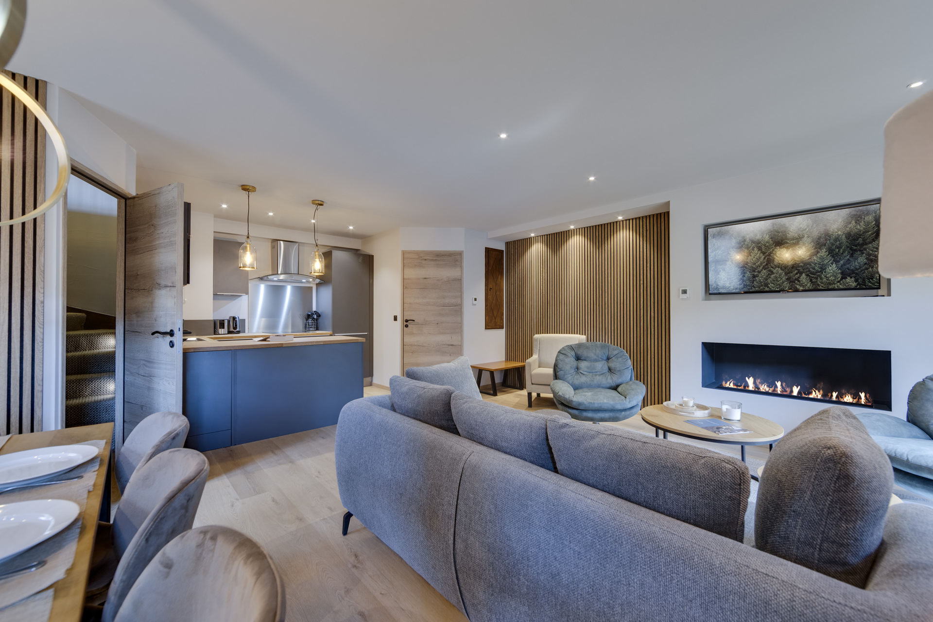 _lv_images__lot_0074061951_02_1447729