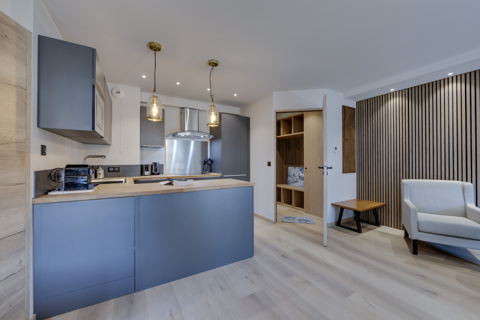 _lv_images__lot_0074061951_04_1447731