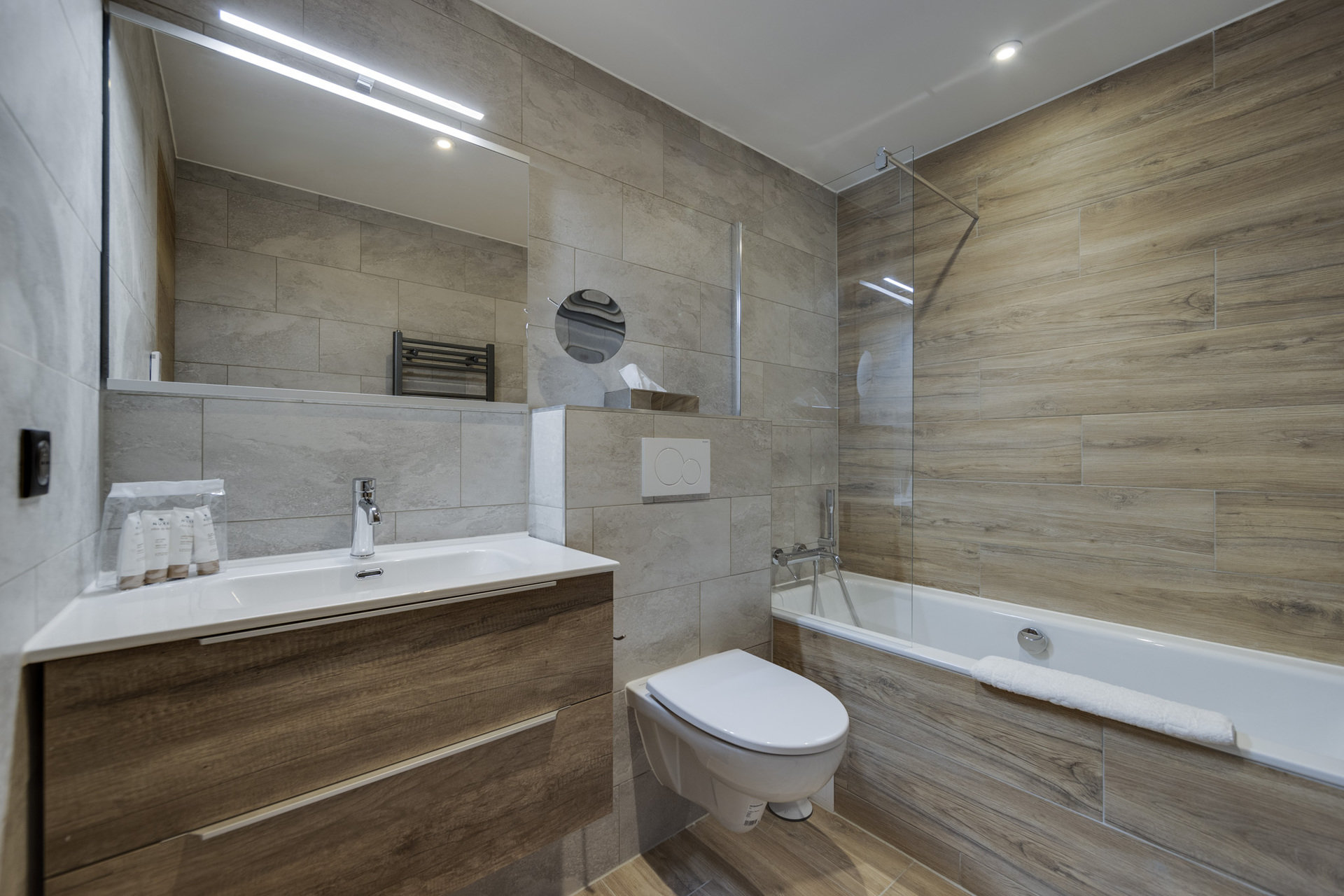 _lv_images__lot_0074061951_08_1447735