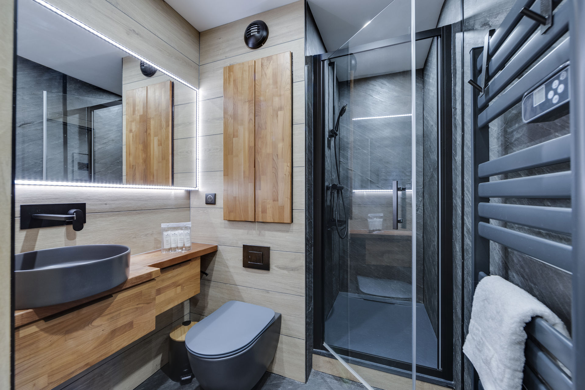 _lv_images__lot_0074061993_10_1447807