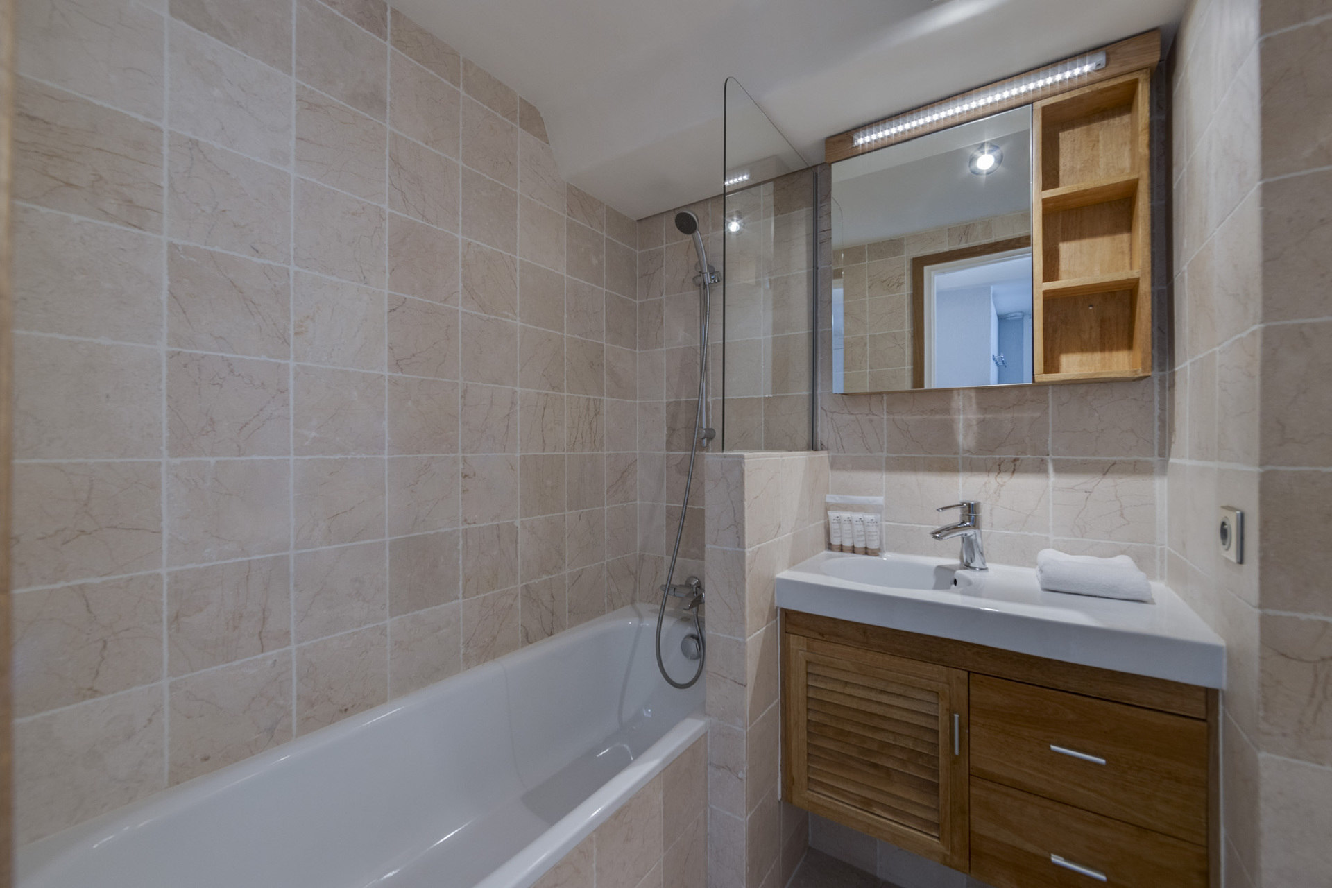 _lv_images__lot_0075100801_13_1447359