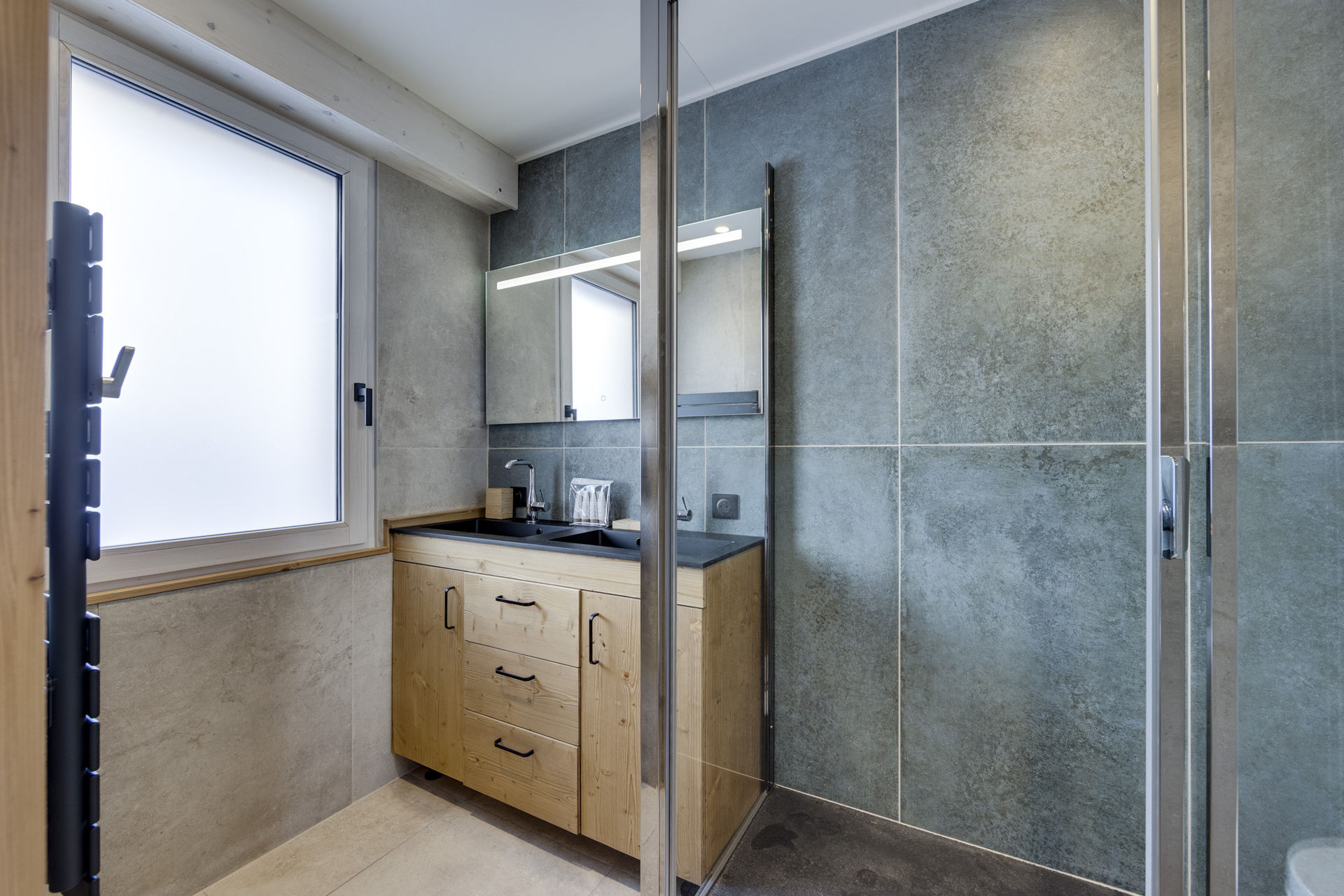 _lv_images__lot_0075553527_12_1447248