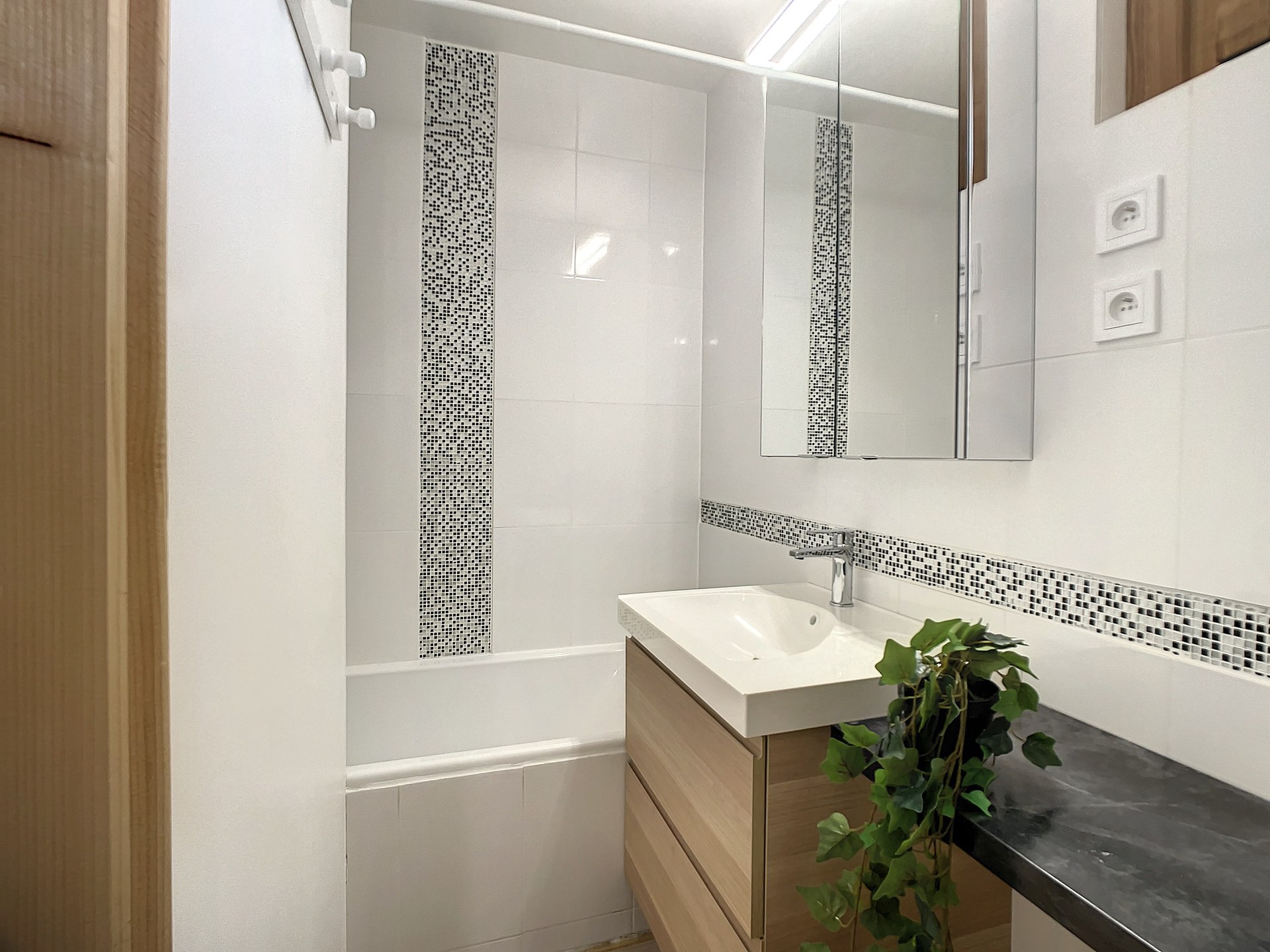 _lv_images__lot_0075553728_09_1445916