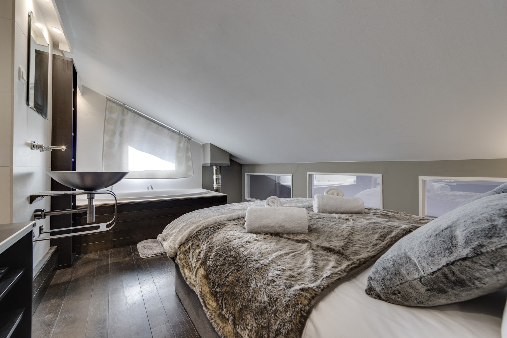 _lv_images__lot_0075553764_08_1447395