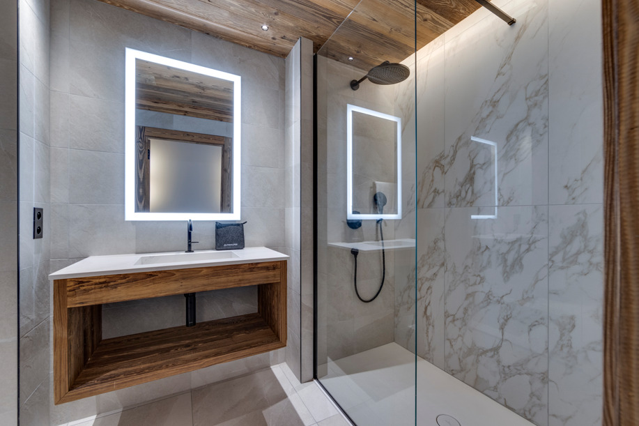 _lv_images__lot_0075553820_13_1446521