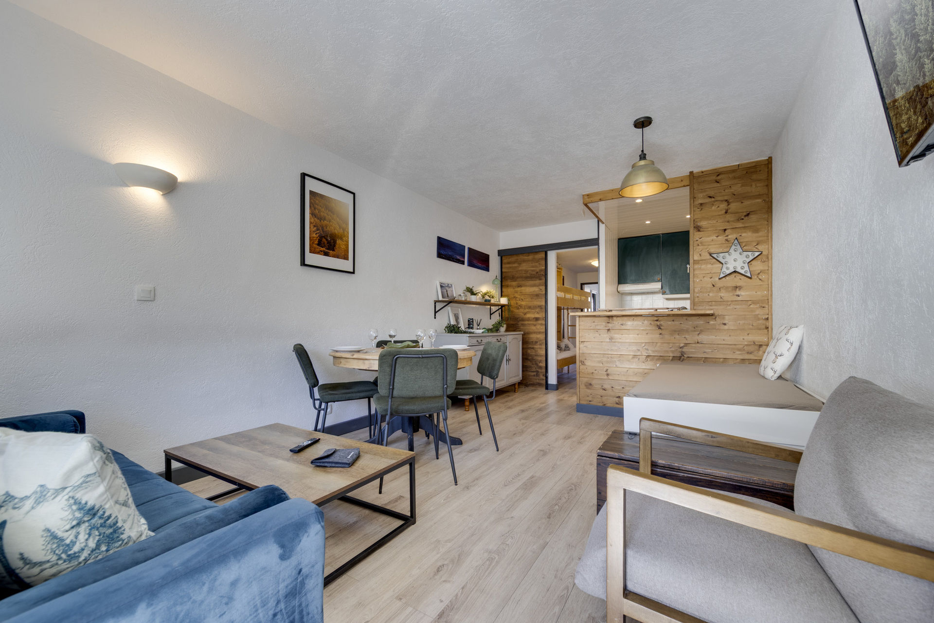 _lv_images__lot_0075554052_02_1447578