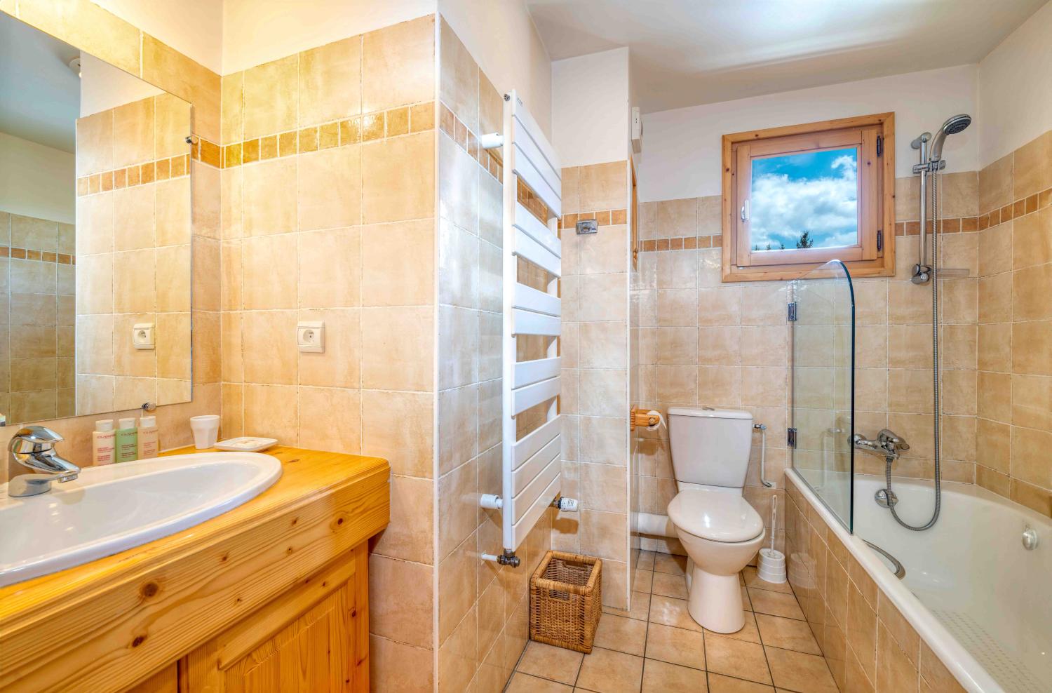 a30e3859-0721-47cd-a8ba-f38e0ba58f09-1451562