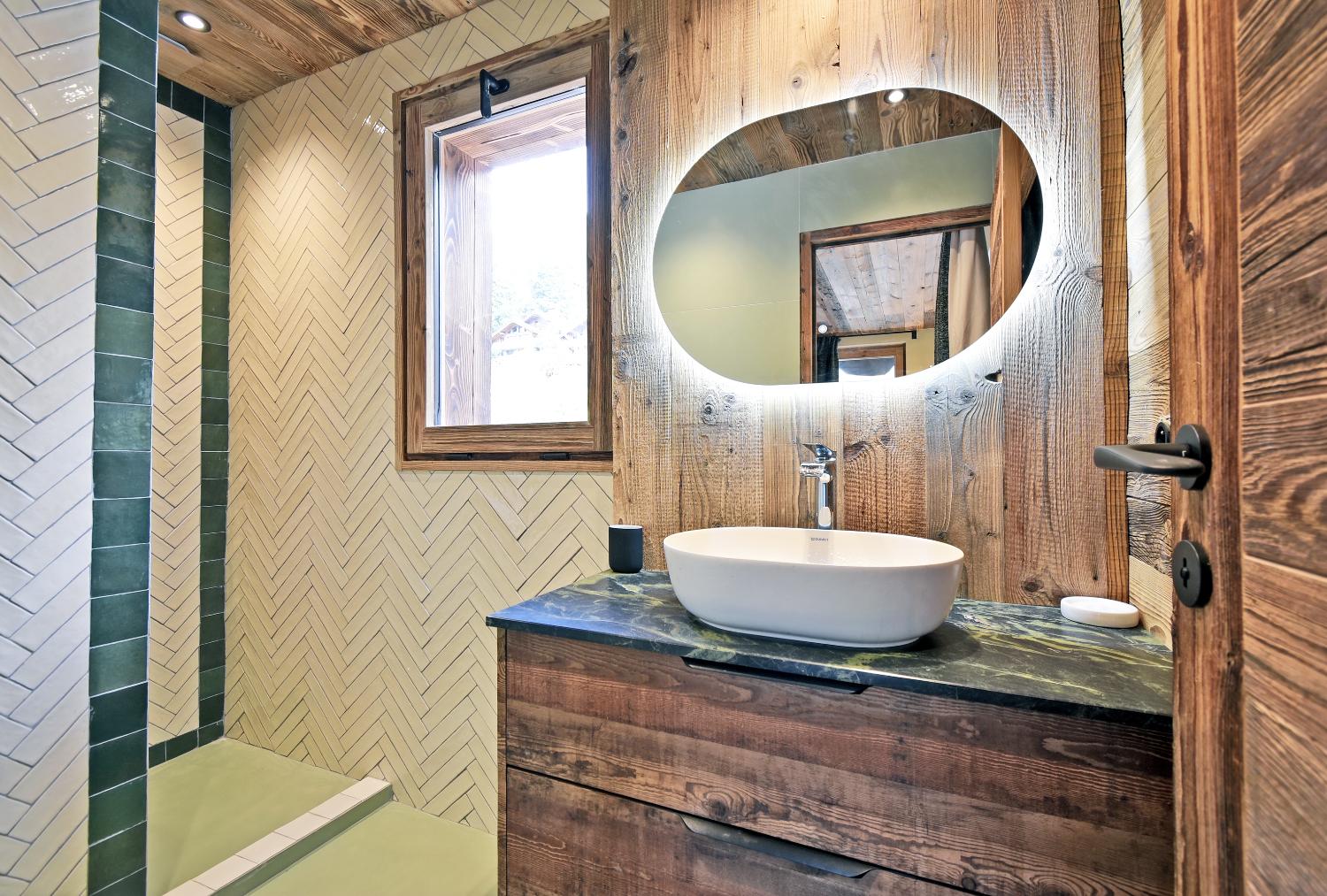 a6212588-2fb9-4830-9ebe-d8ae0b87d78c-1451003