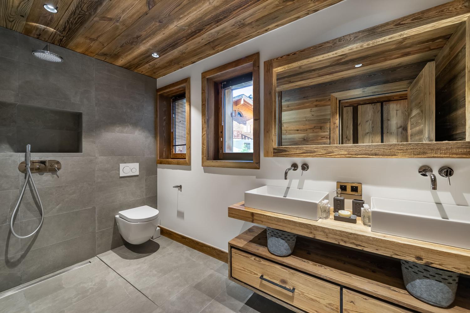 a6e4a581-bed2-412a-a5f5-1421bc2b2fb4-1451500