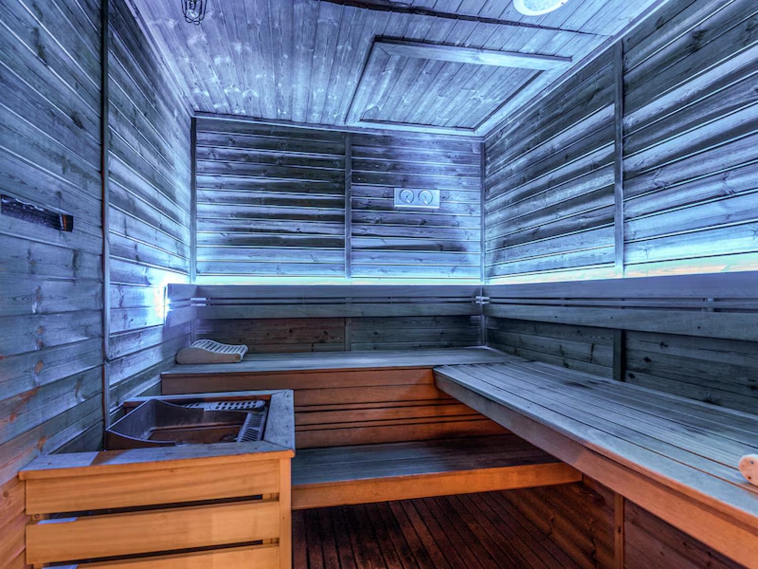 aaa-128851-43-1344514