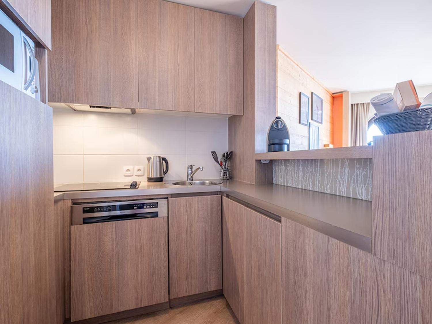 aaa-145805-43-999933